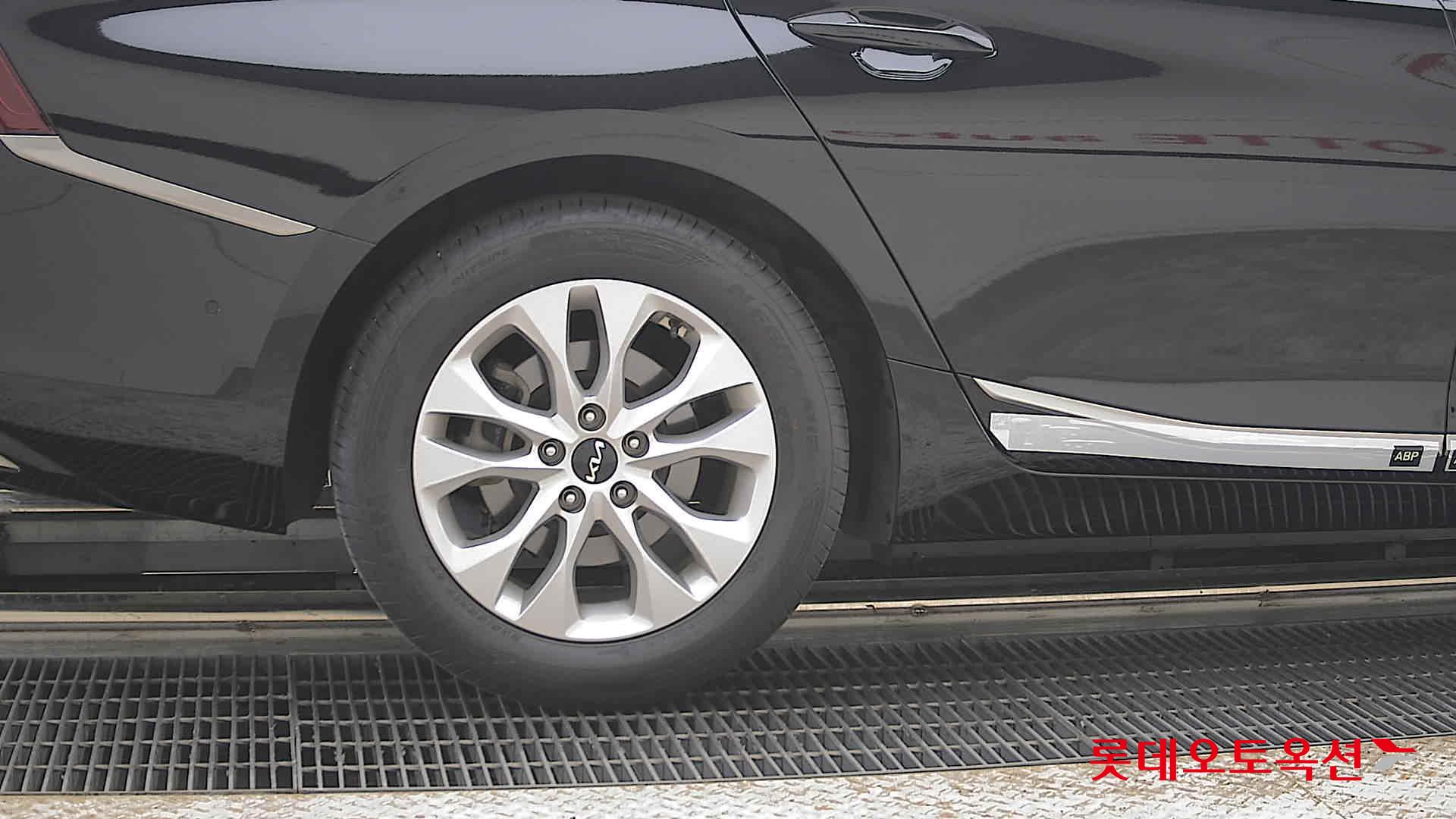 Kia K8 - 28