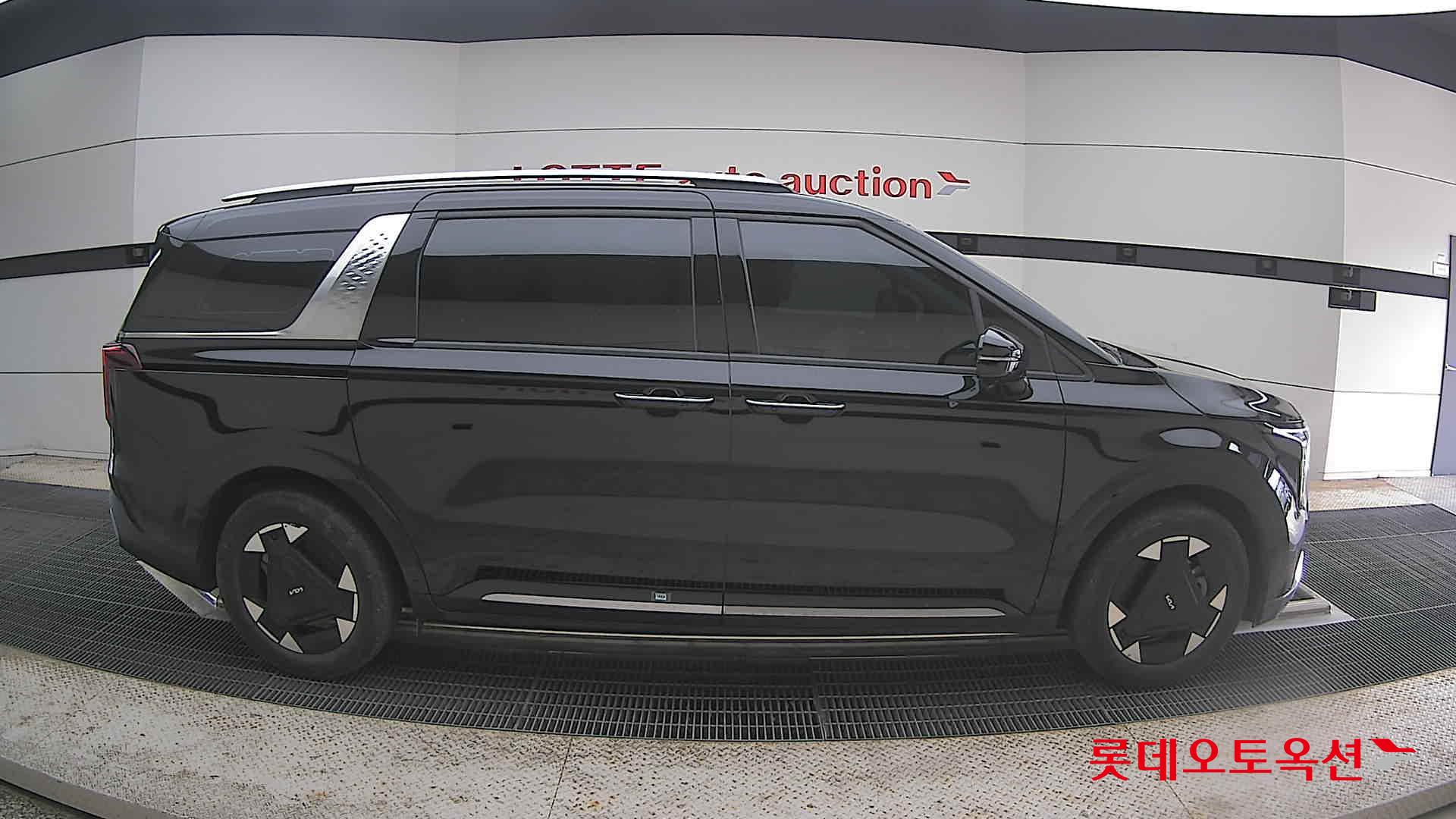 Kia Carnival - 21