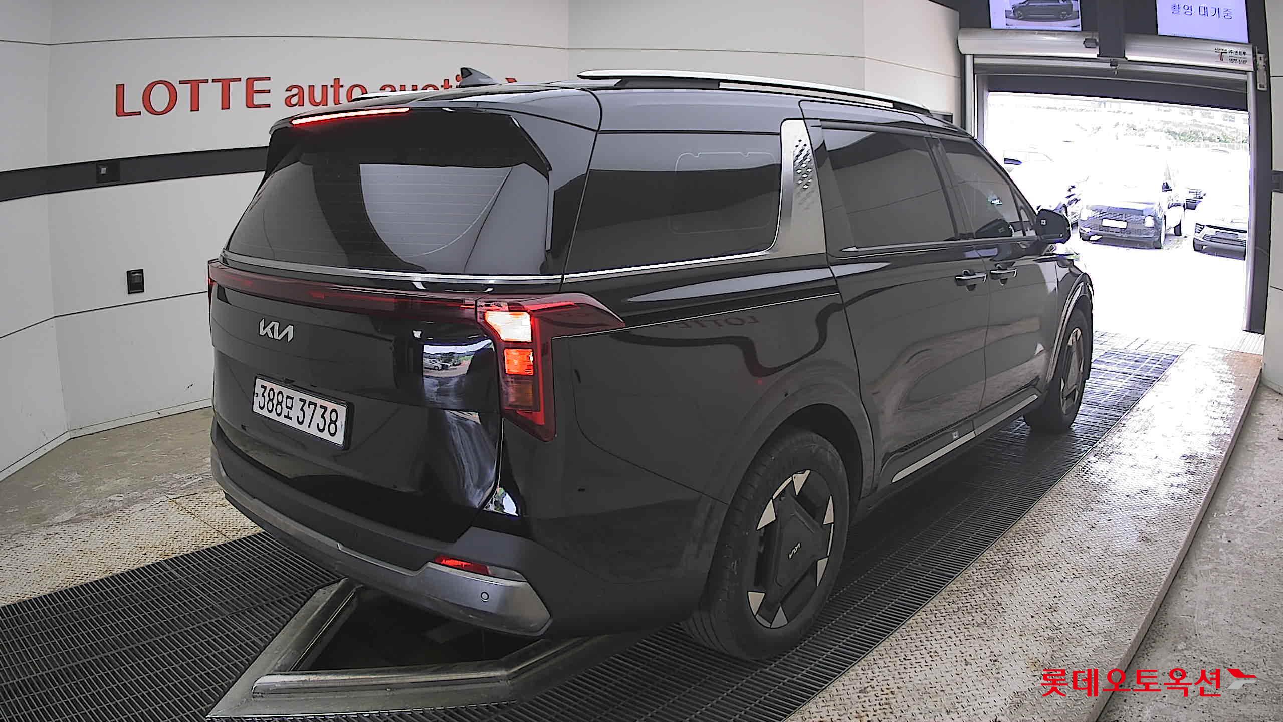 Kia Carnival - 5