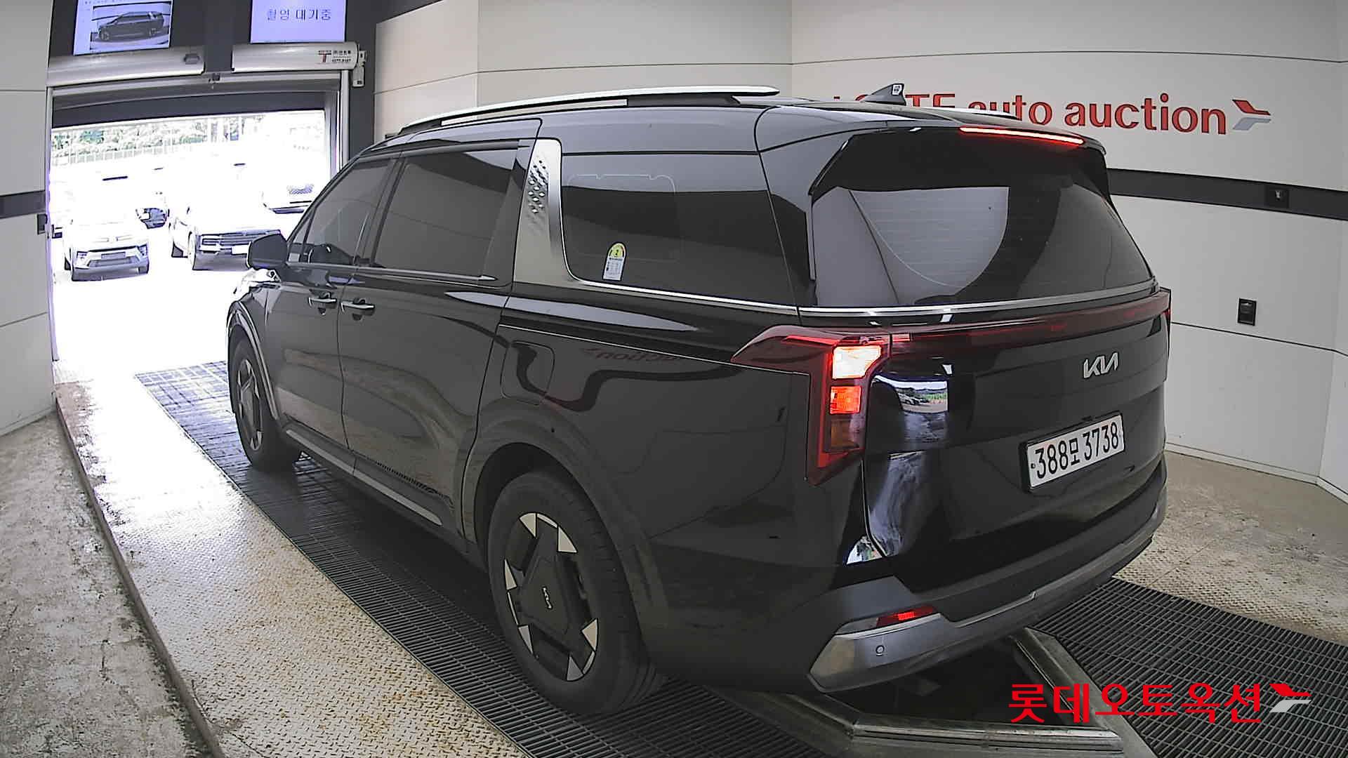 Kia Carnival - 4