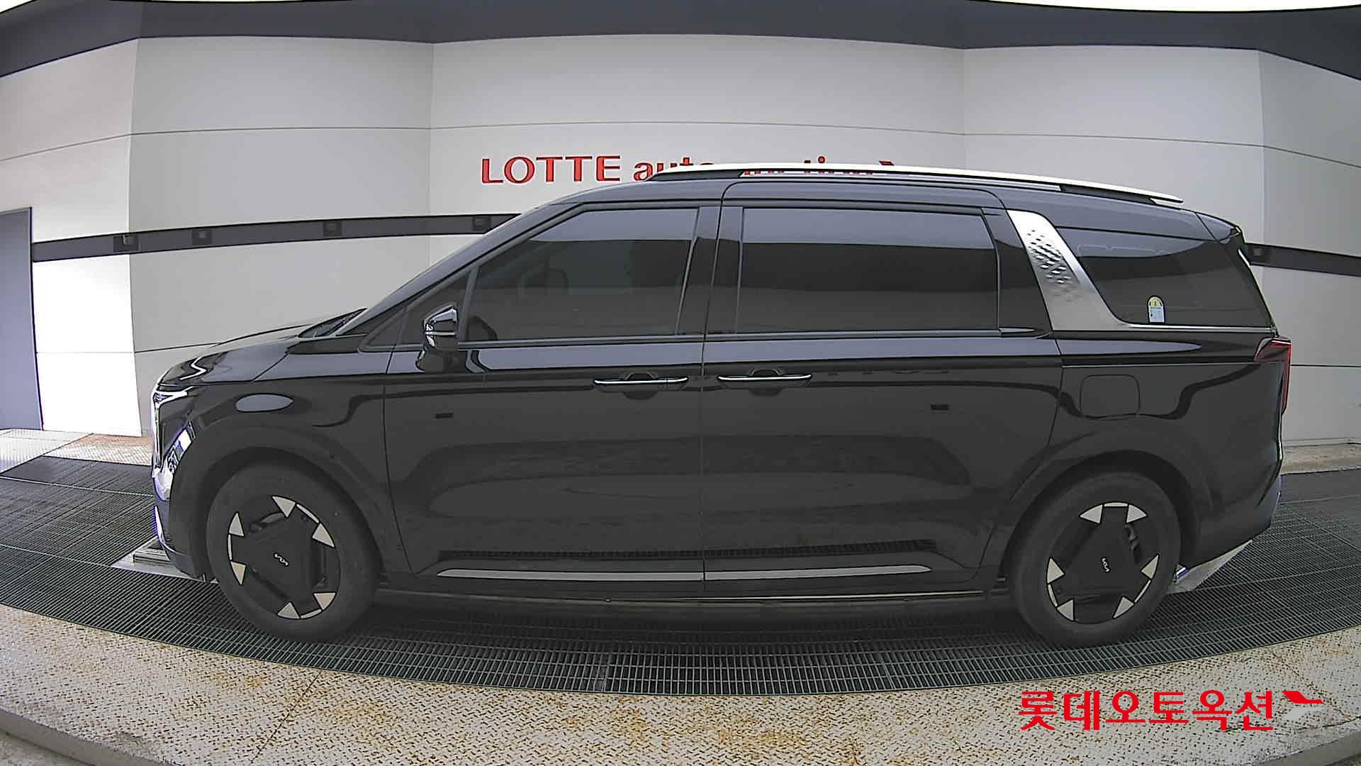 Kia Carnival - 13