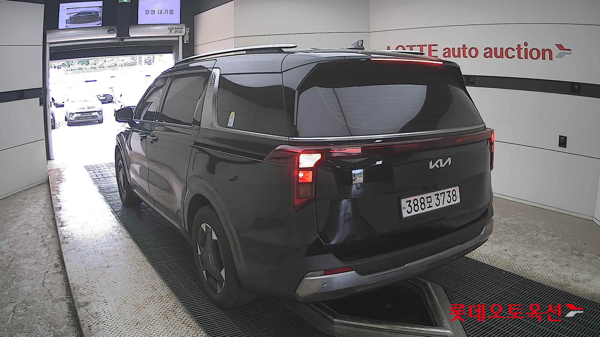 Kia Carnival - 16