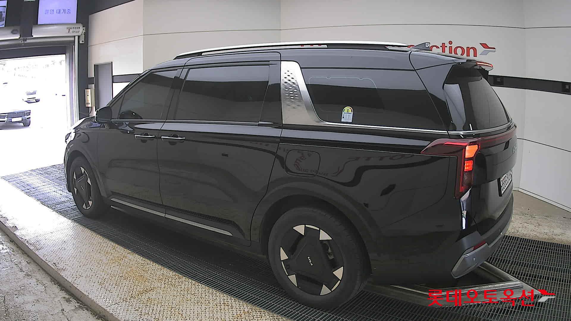 Kia Carnival - 15