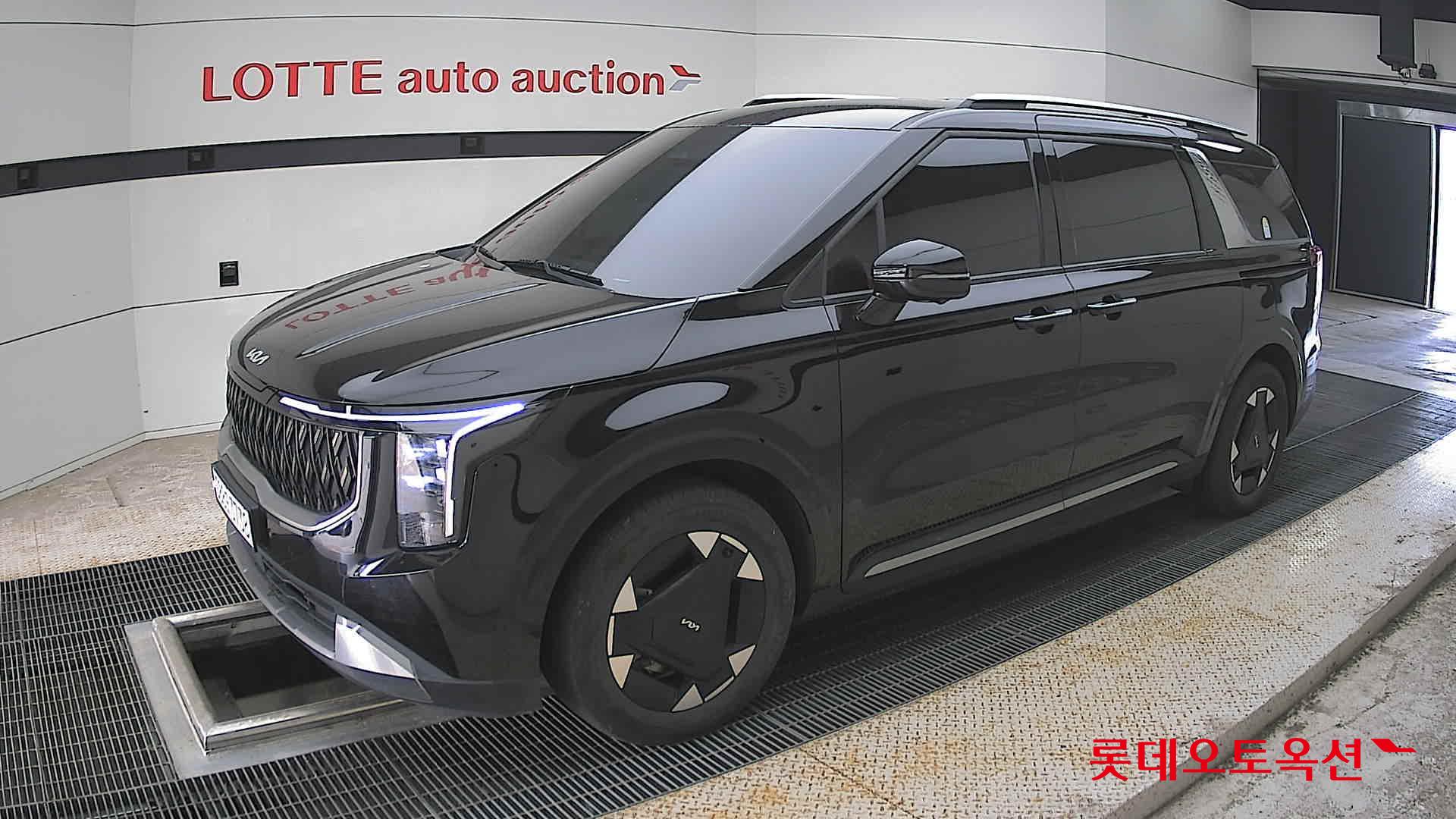 Kia Carnival - 11
