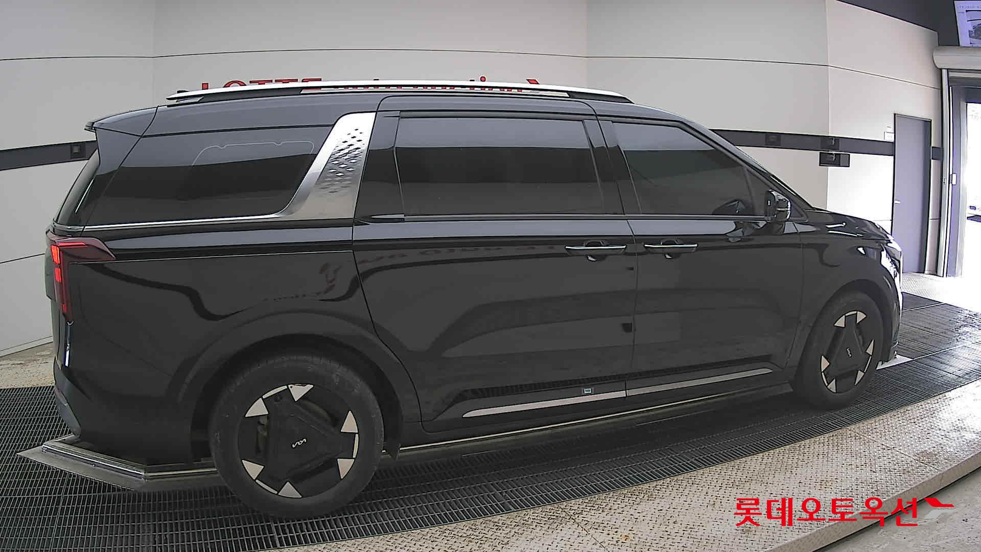 Kia Carnival - 20