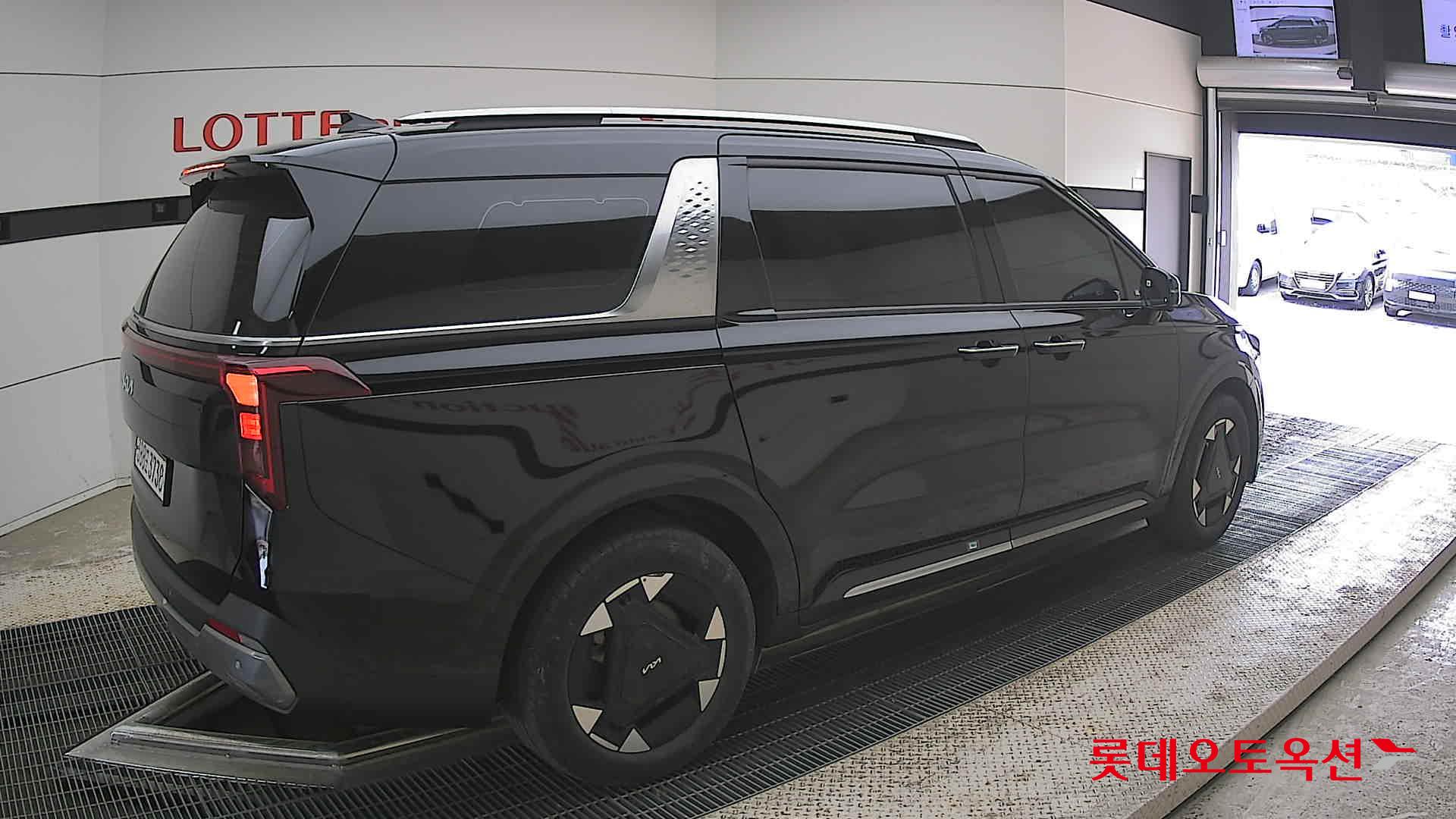 Kia Carnival - 19