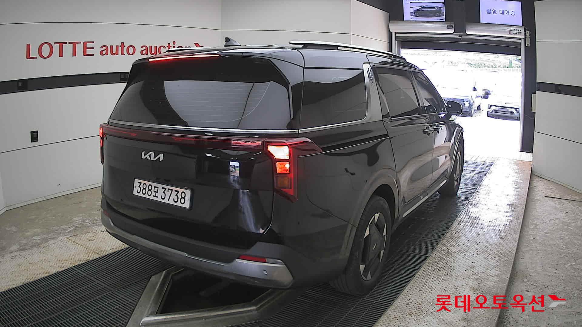 Kia Carnival - 18