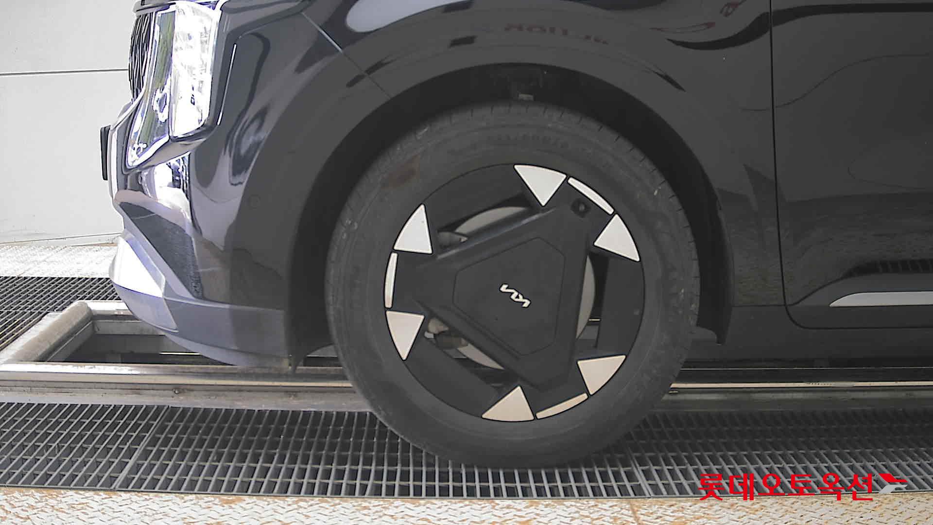 Kia Carnival - 25