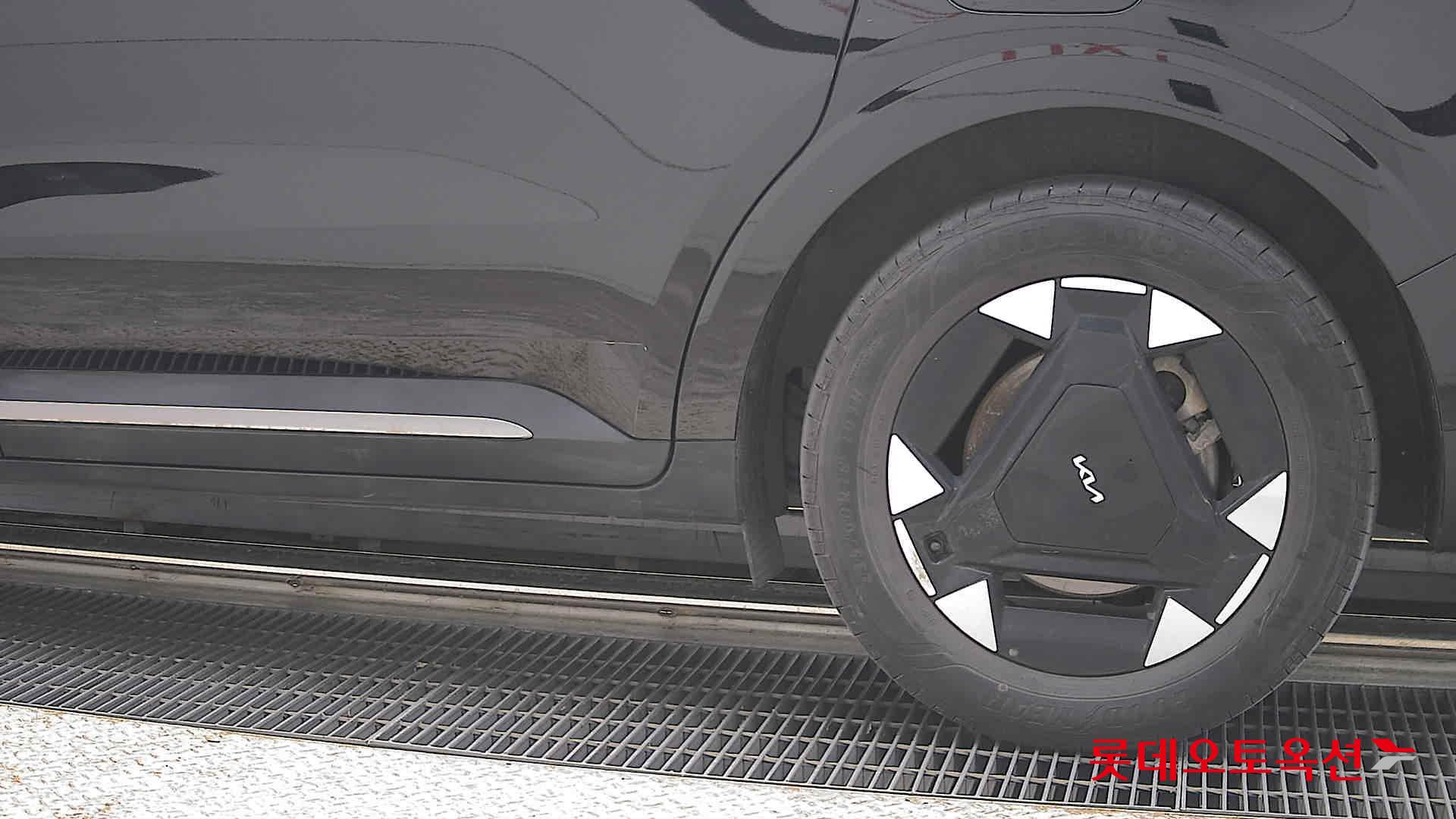 Kia Carnival - 26