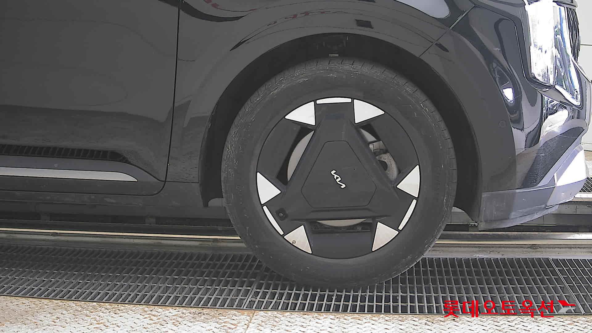 Kia Carnival - 27