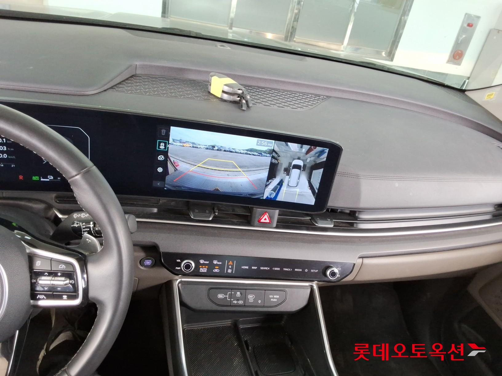 Kia Carnival - 33