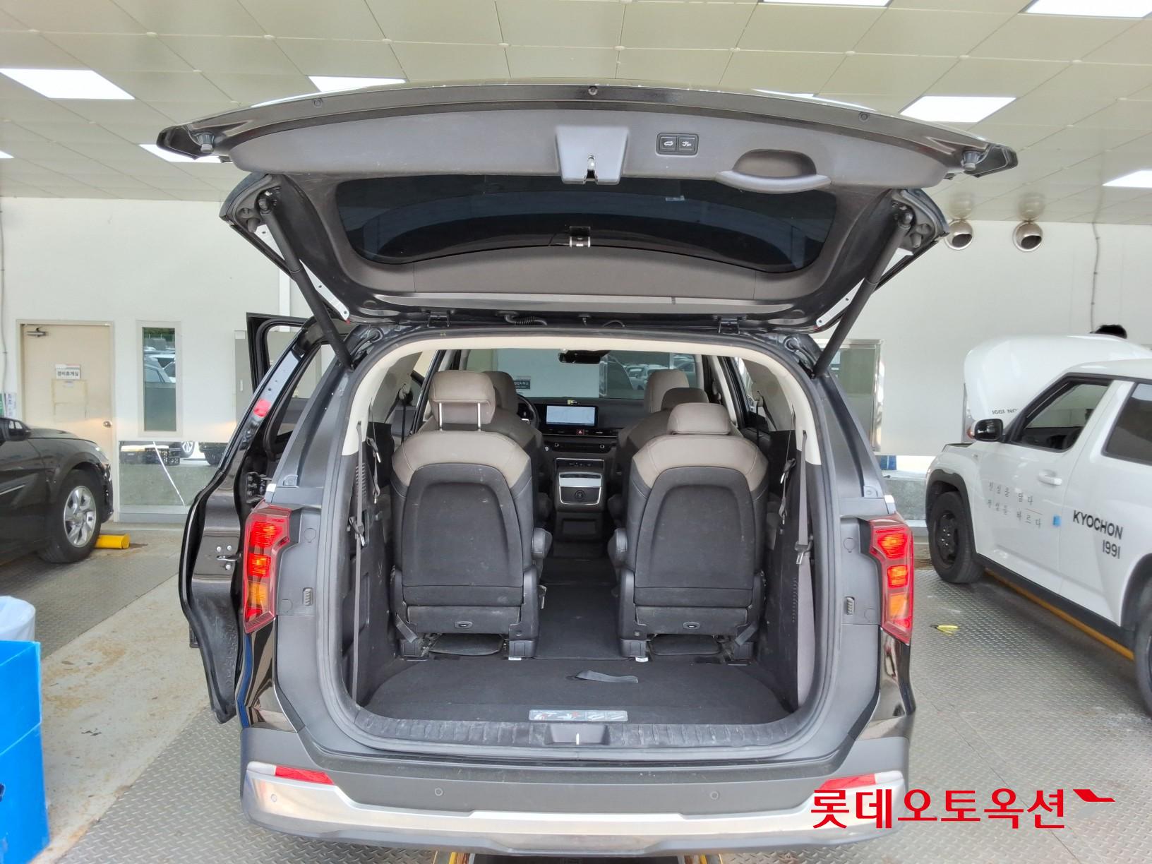 Kia Carnival - 9