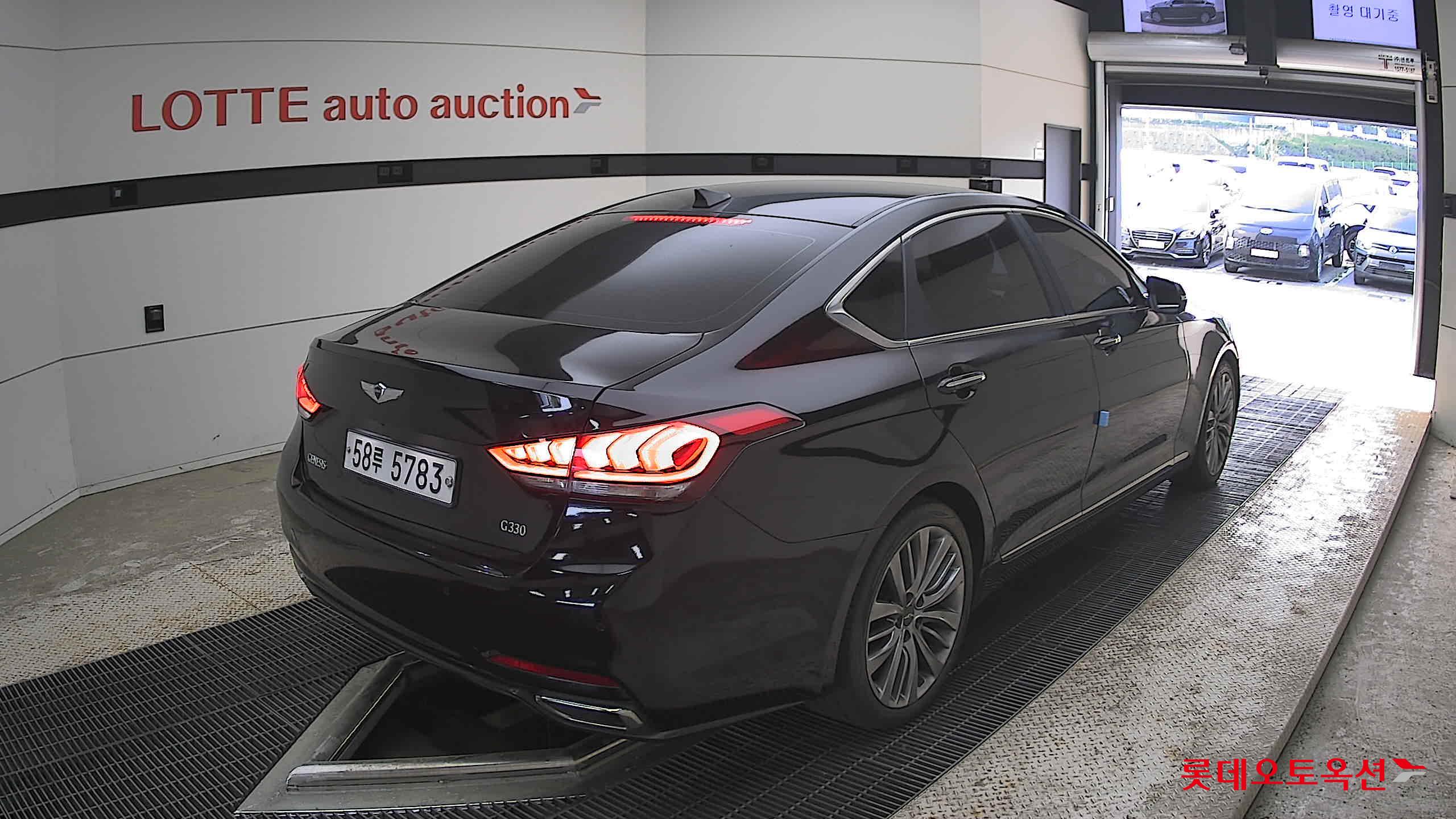 Hyundai Genesis - 5
