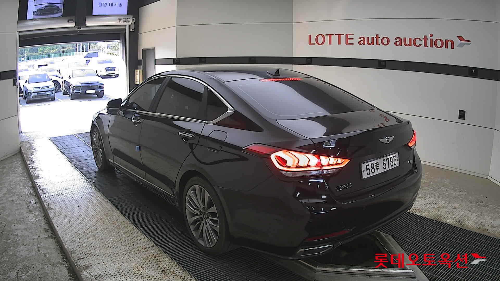 Hyundai Genesis - 4