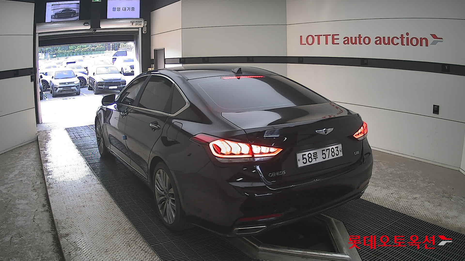 Hyundai Genesis - 16