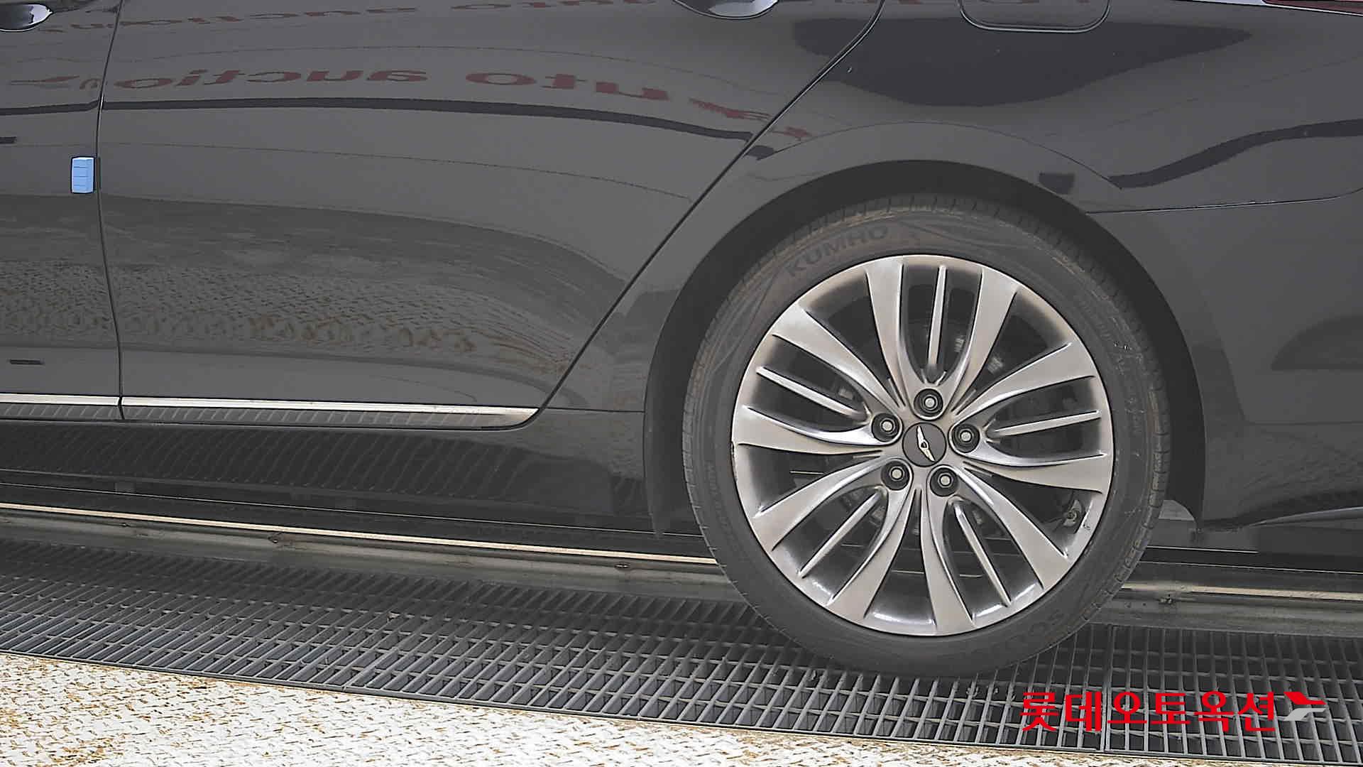 Hyundai Genesis - 26