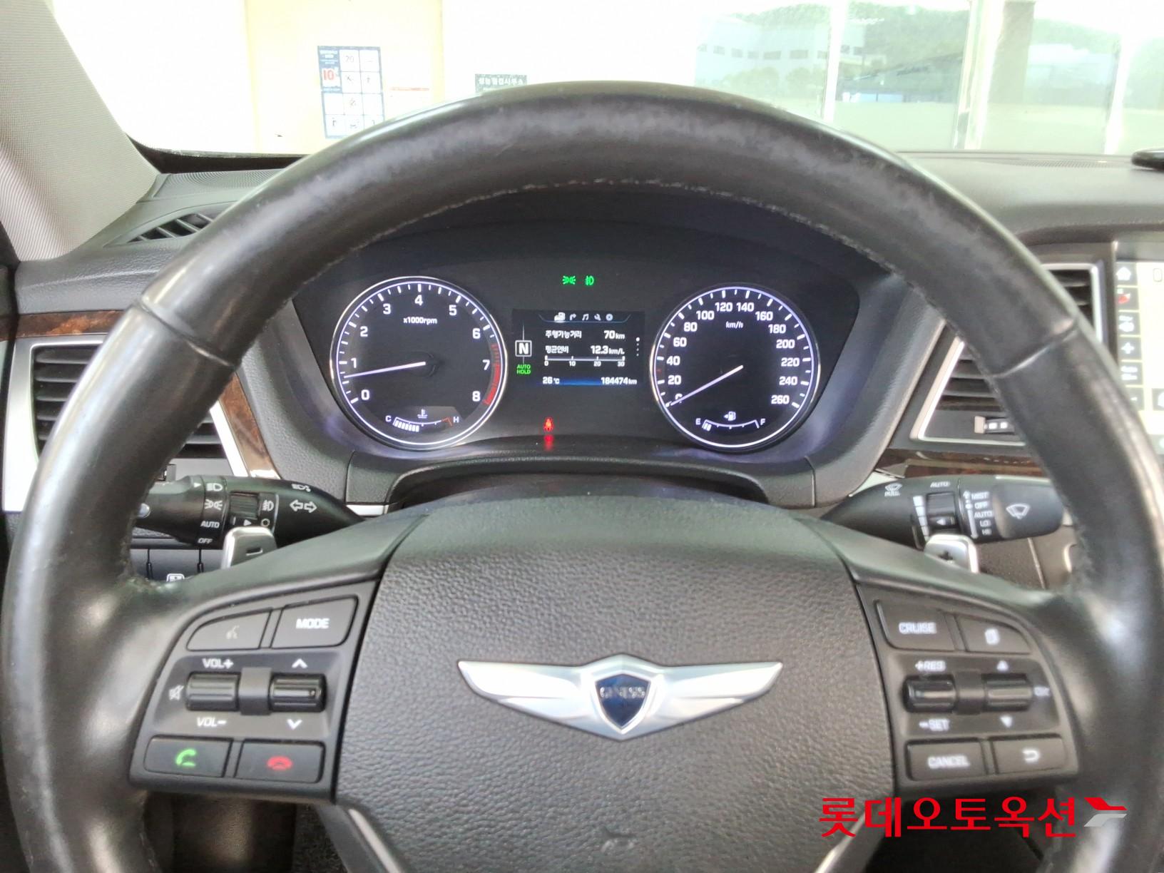 Hyundai Genesis - 30