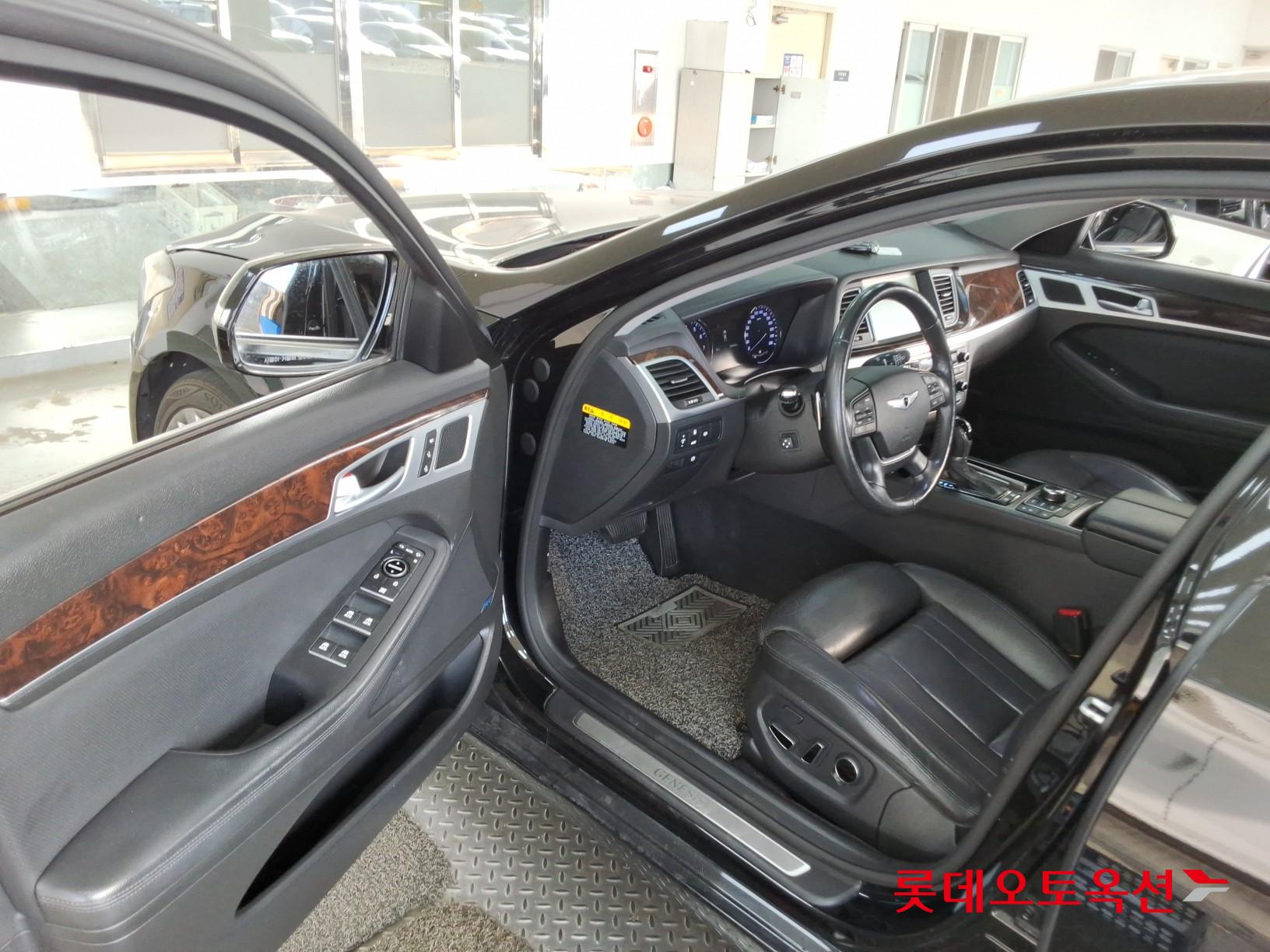 Hyundai Genesis - 35