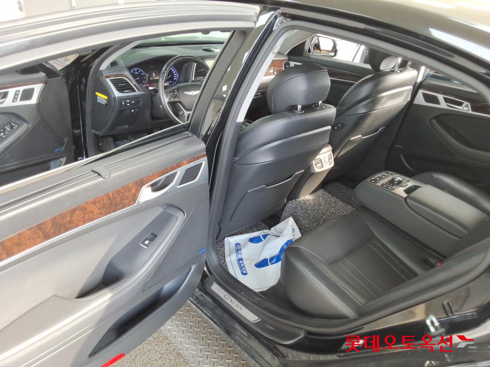 Hyundai Genesis - 37
