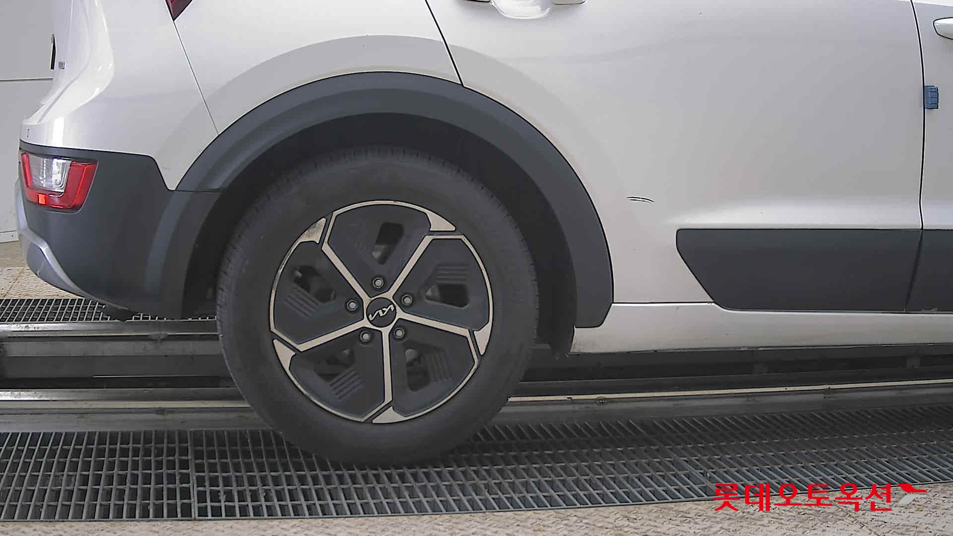 Kia Niro - 28
