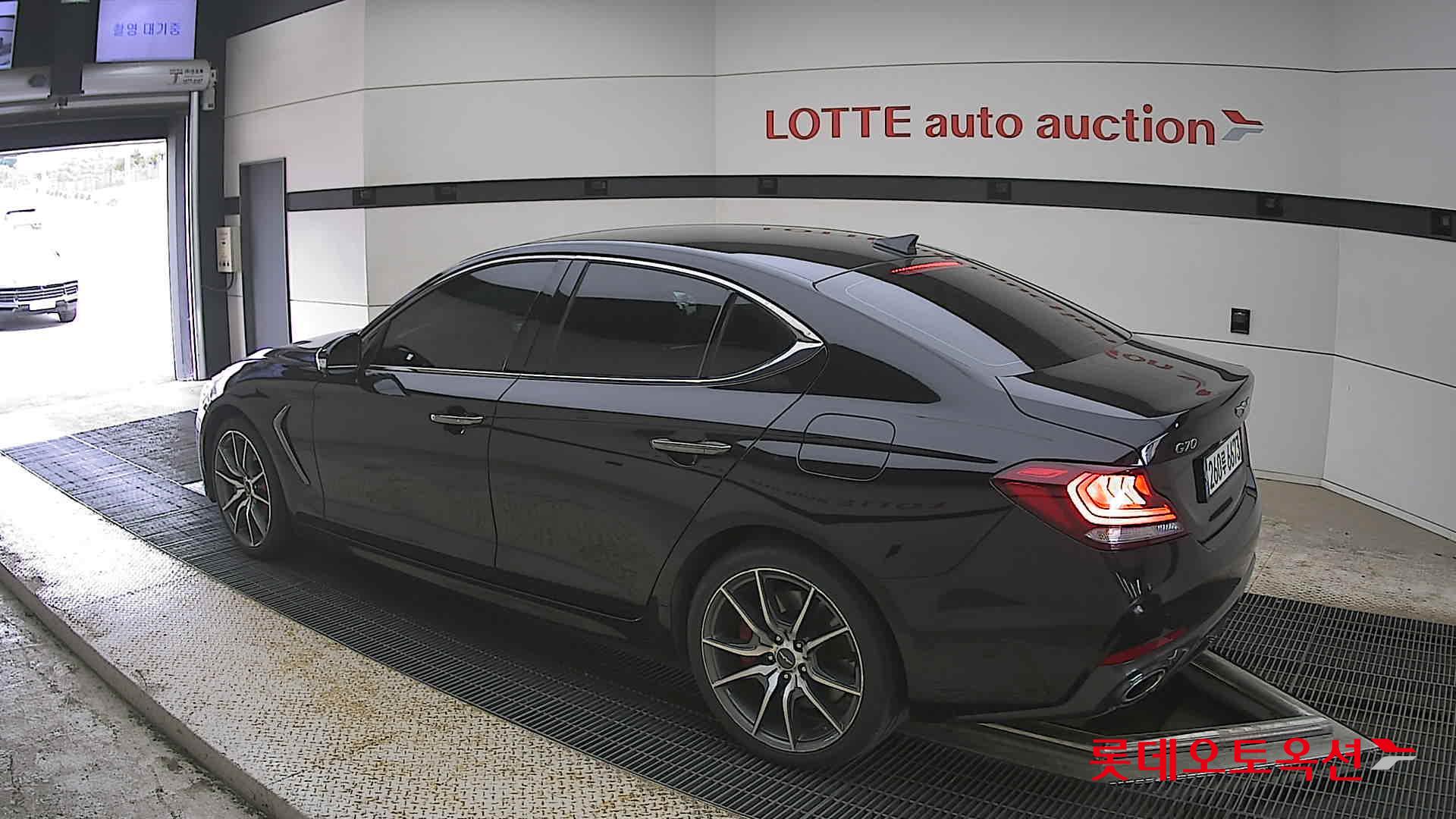 Genesis G70 - 15