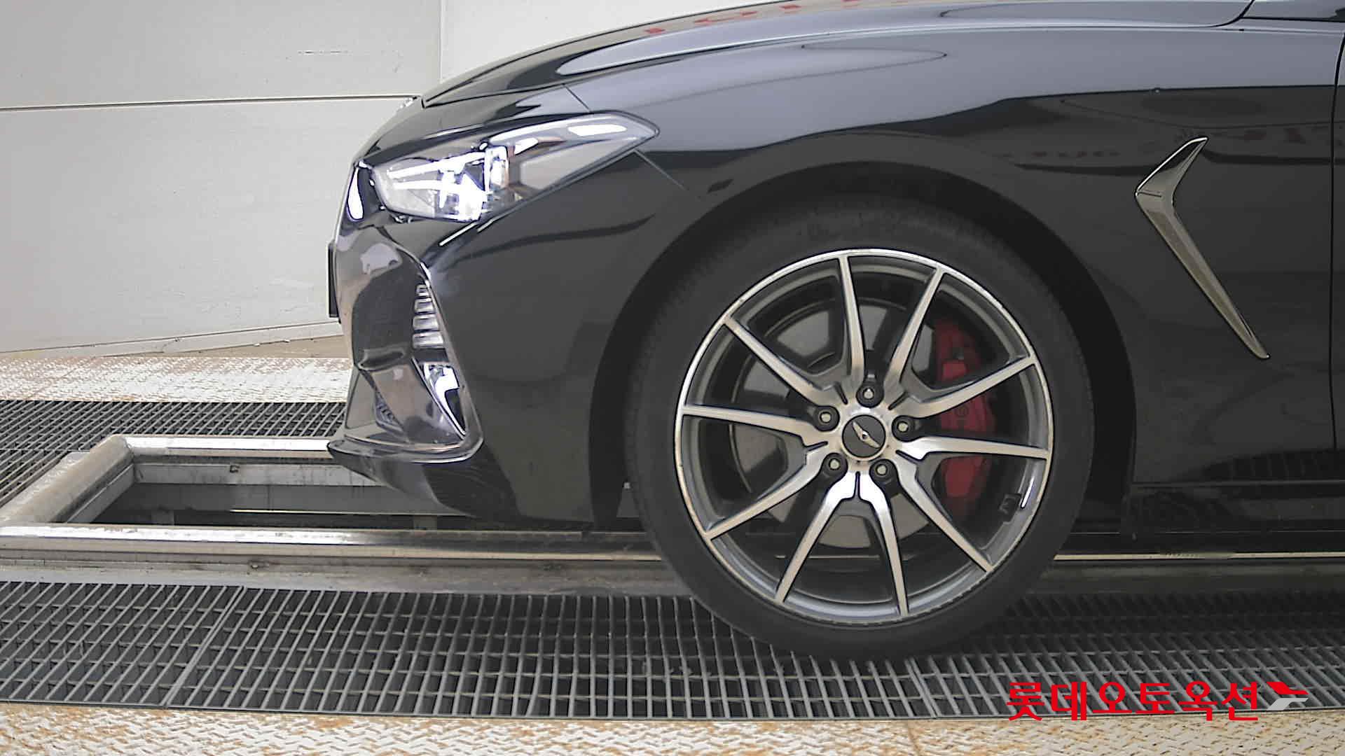 Genesis G70 - 25