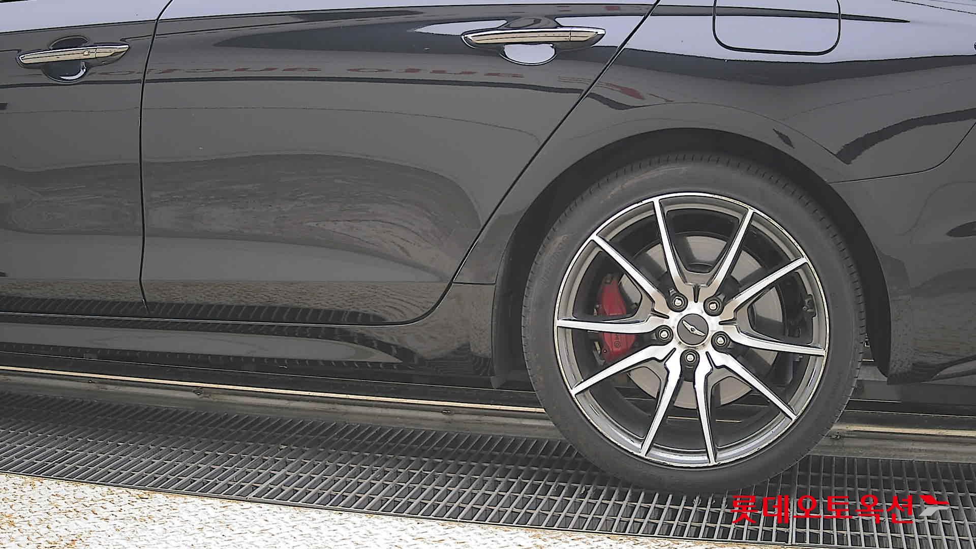 Genesis G70 - 26