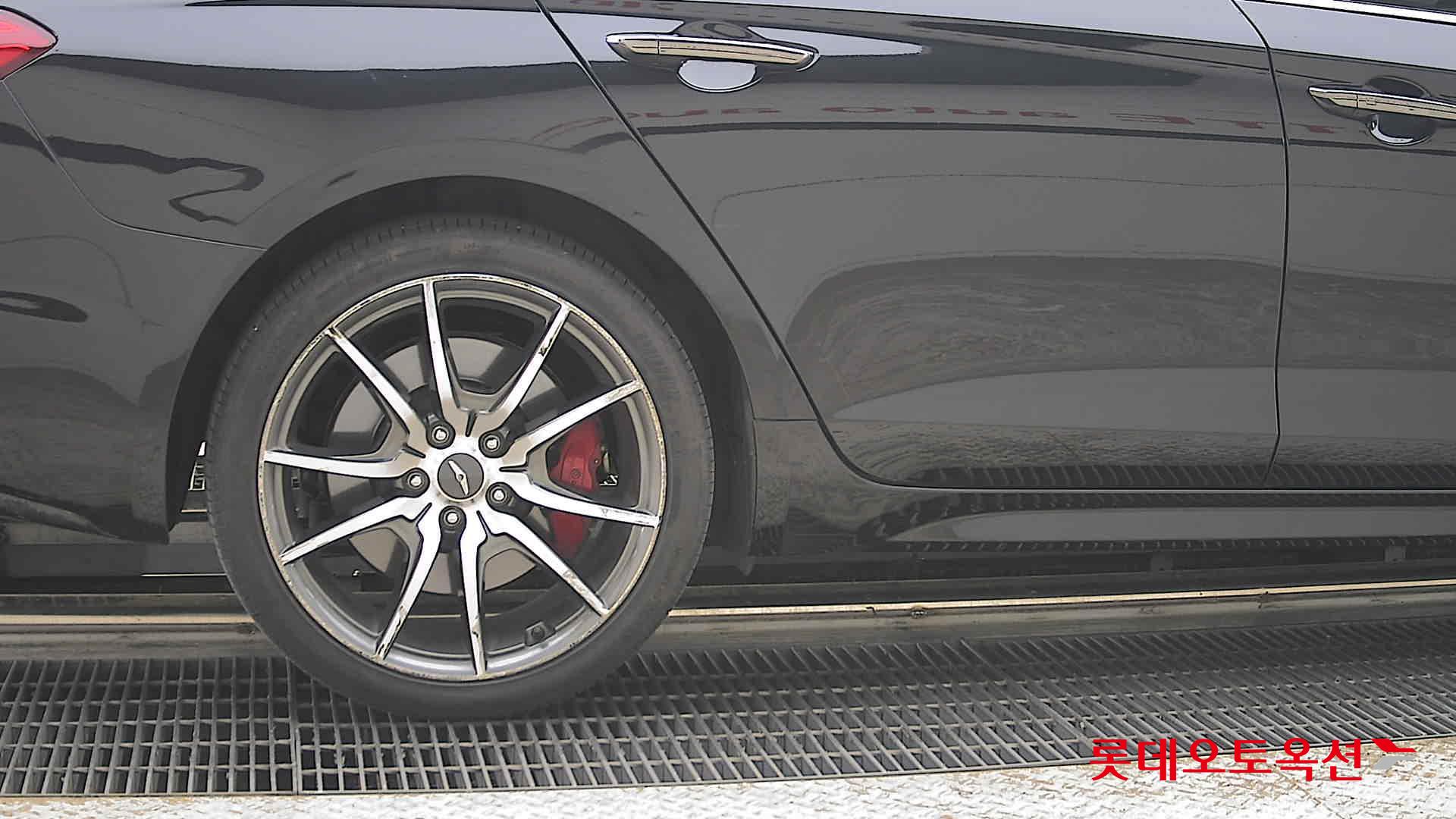 Genesis G70 - 28