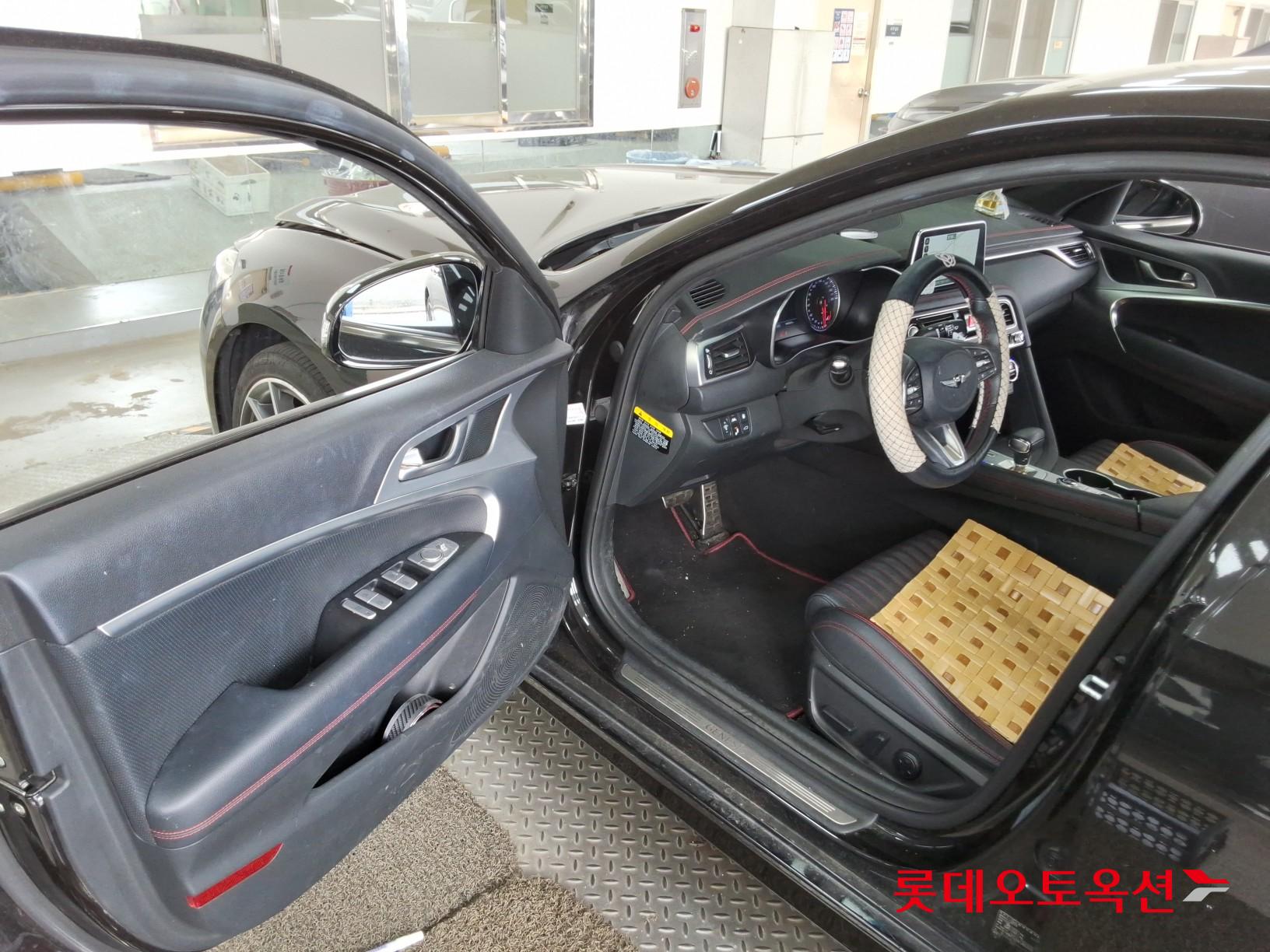 Genesis G70 - 35
