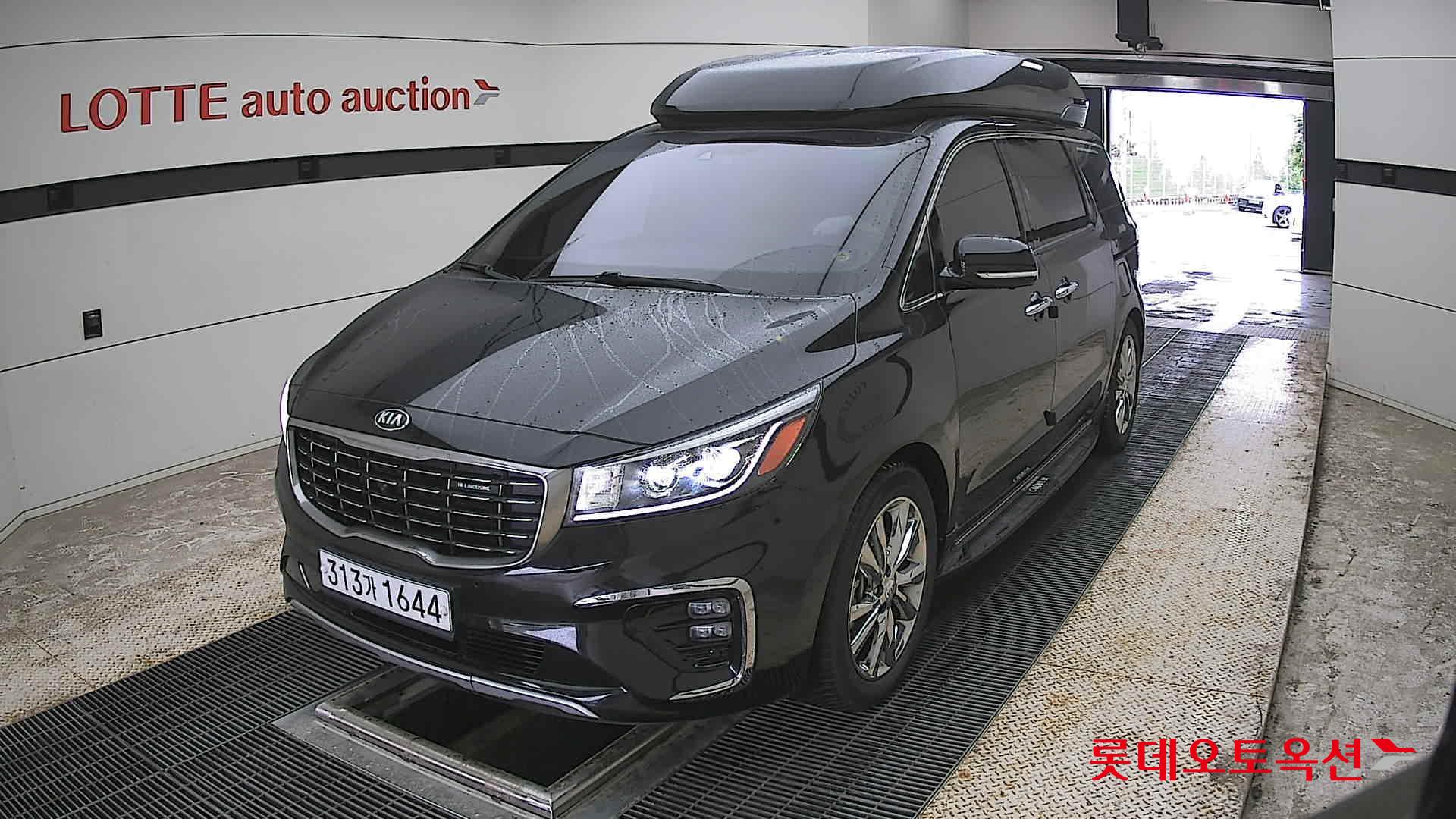 Kia New Carnival - 10