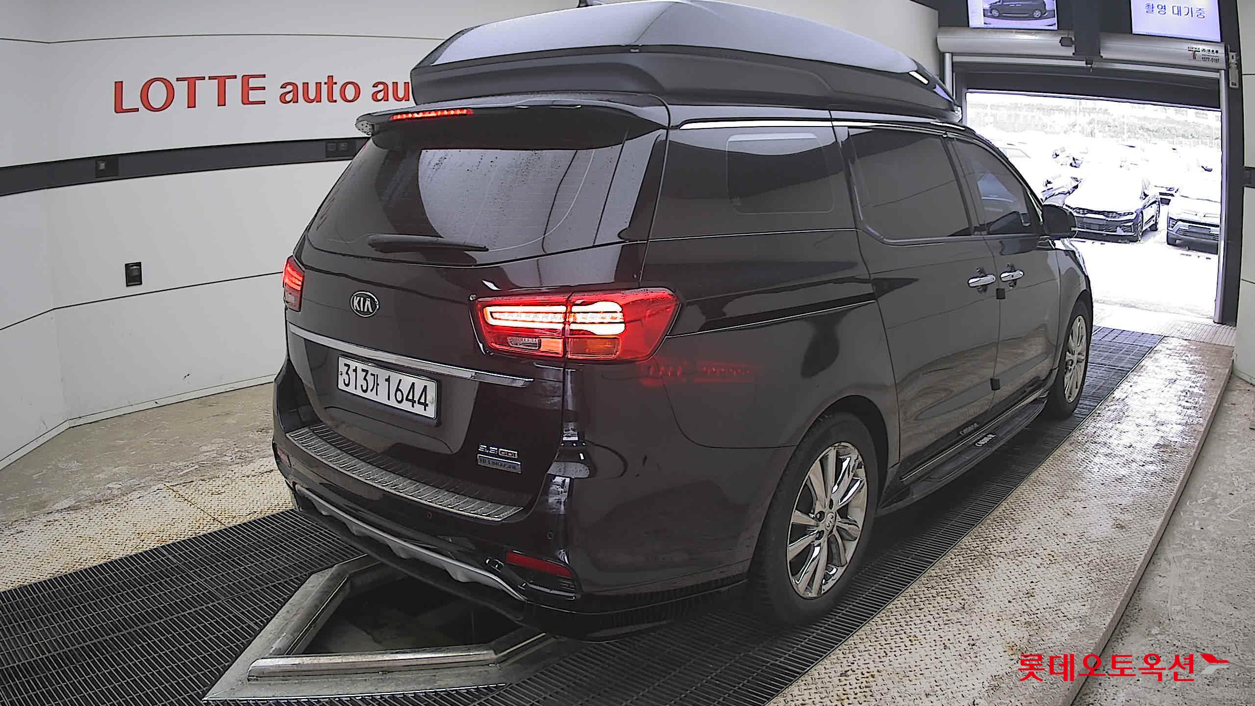 Kia New Carnival - 5