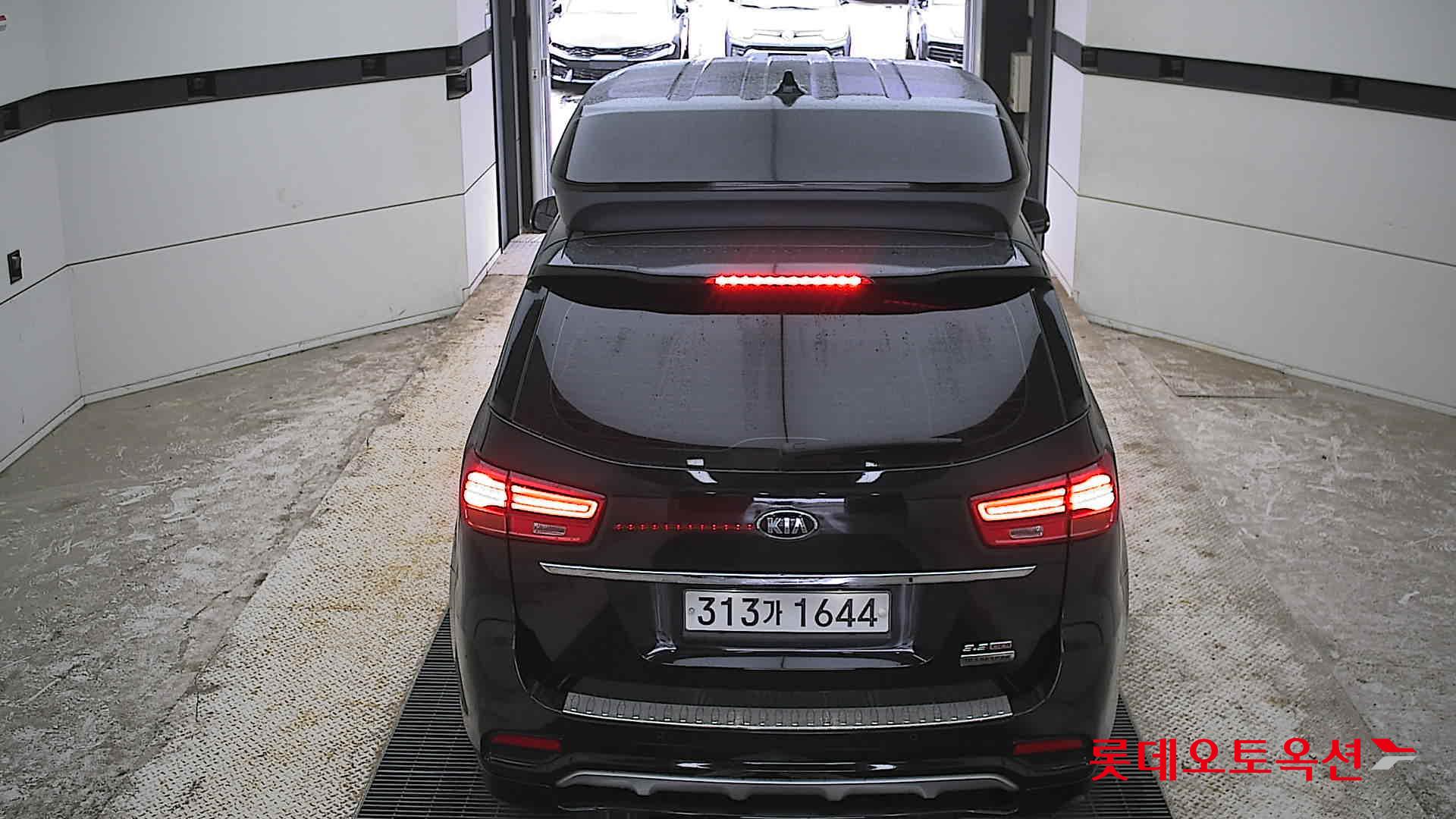 Kia New Carnival - 17
