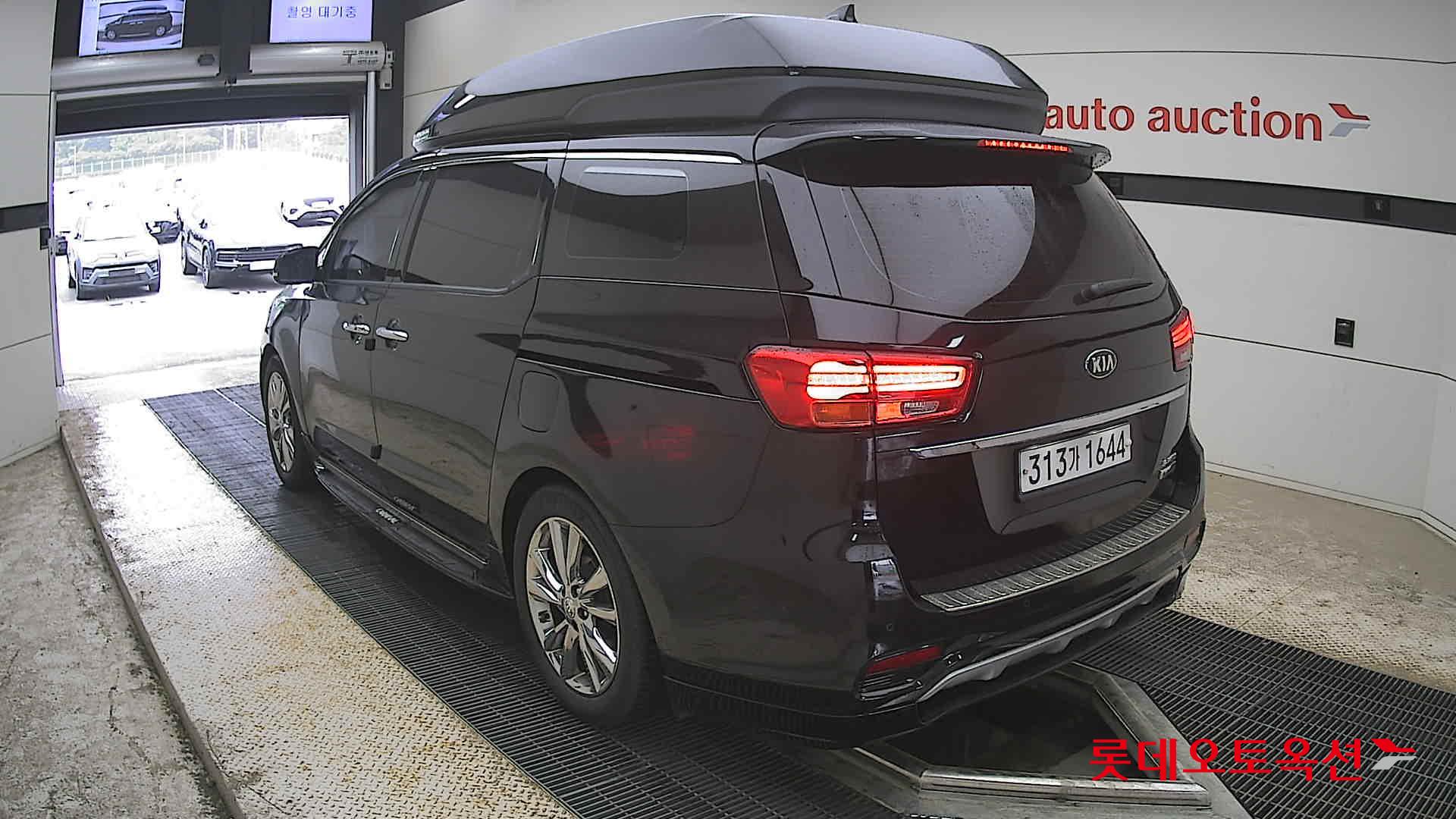Kia New Carnival - 4