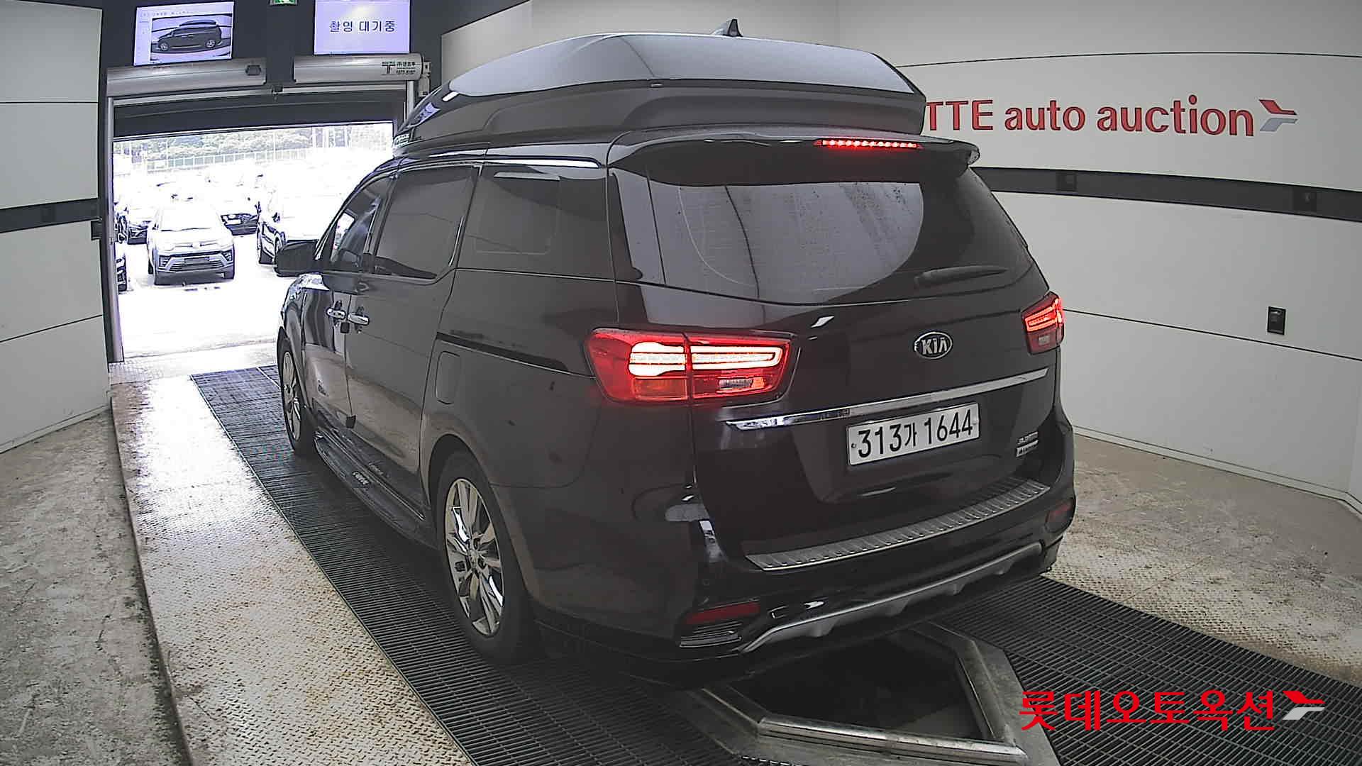 Kia New Carnival - 16