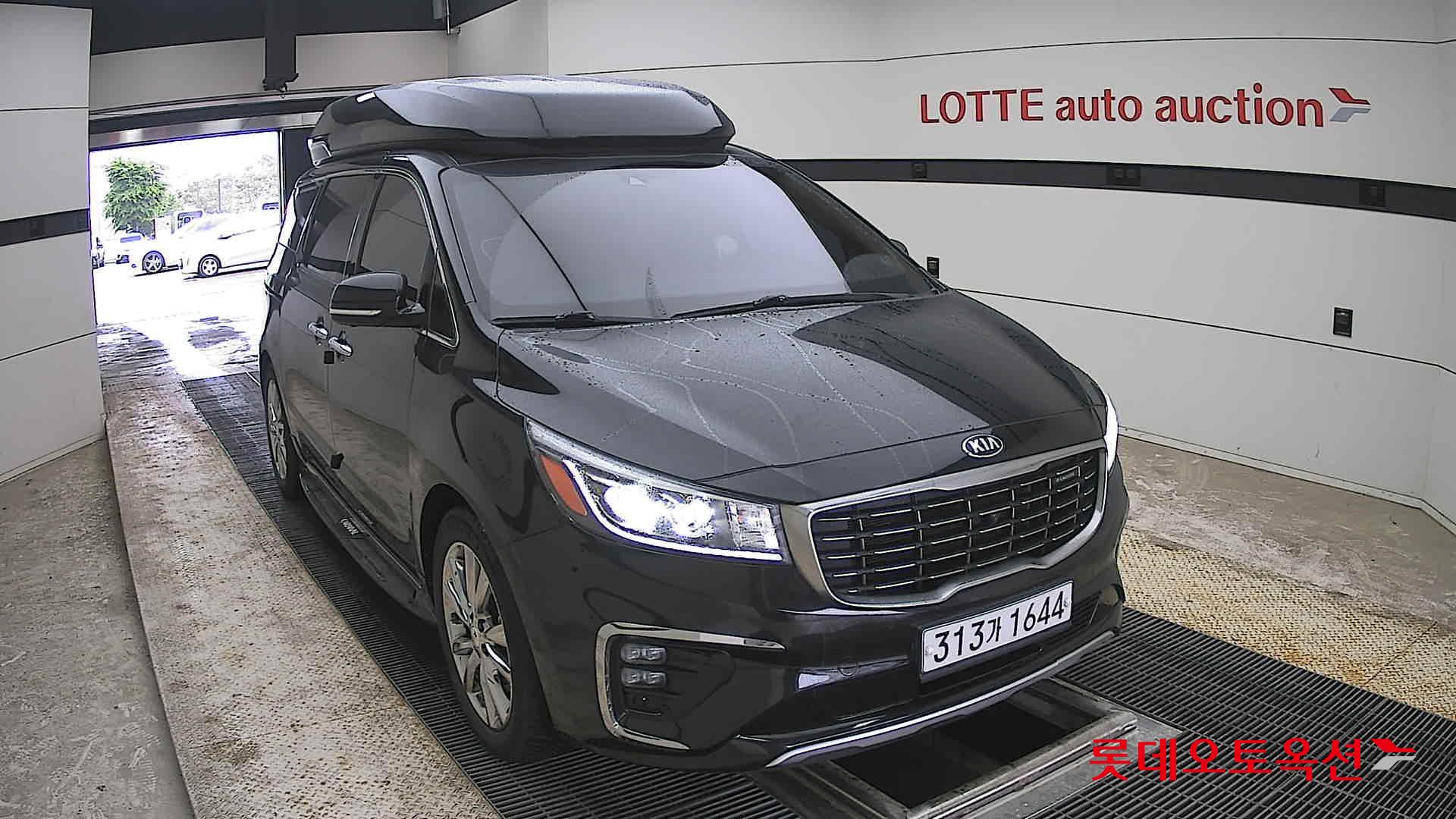 Kia New Carnival - 24