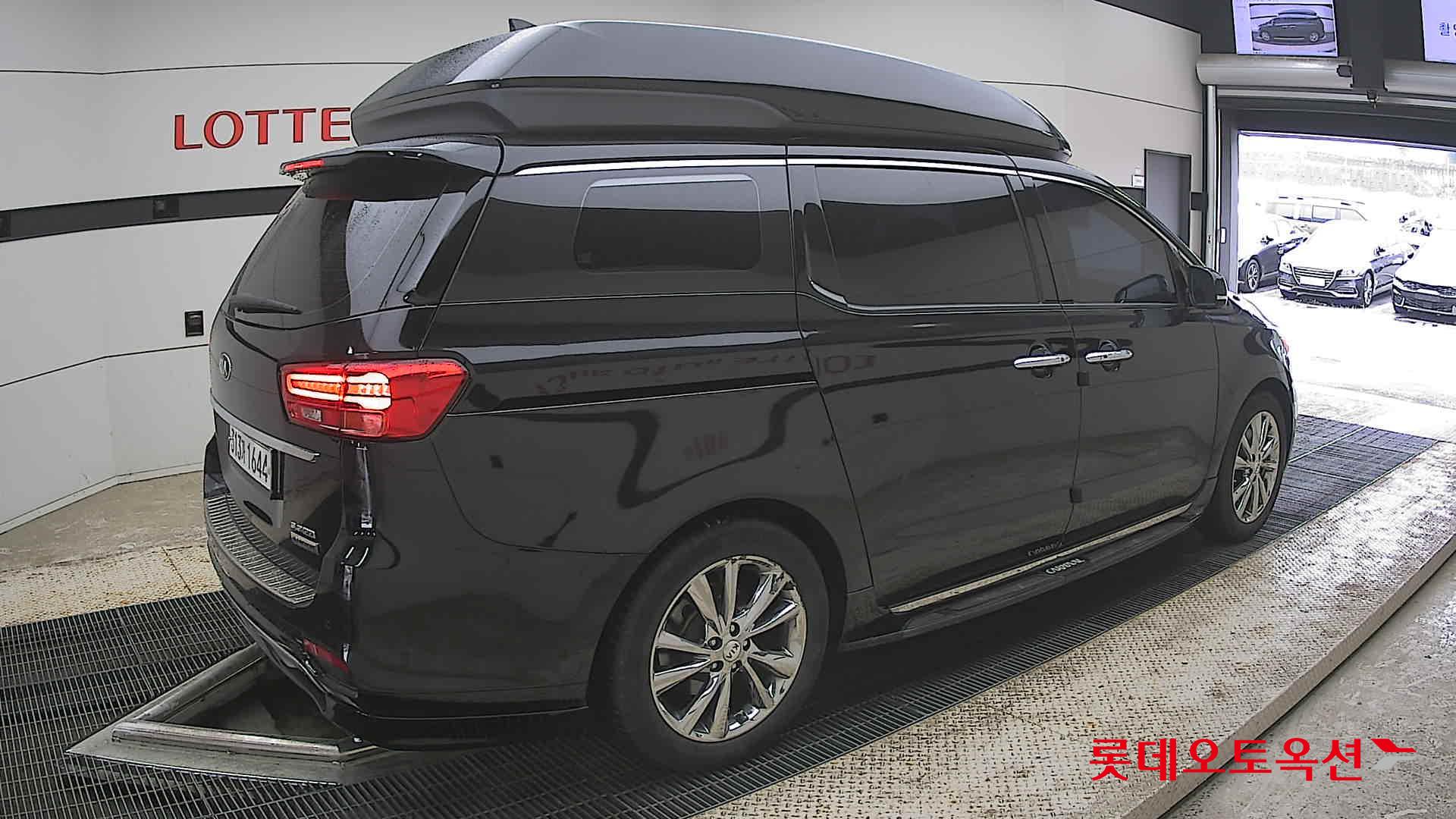 Kia New Carnival - 19