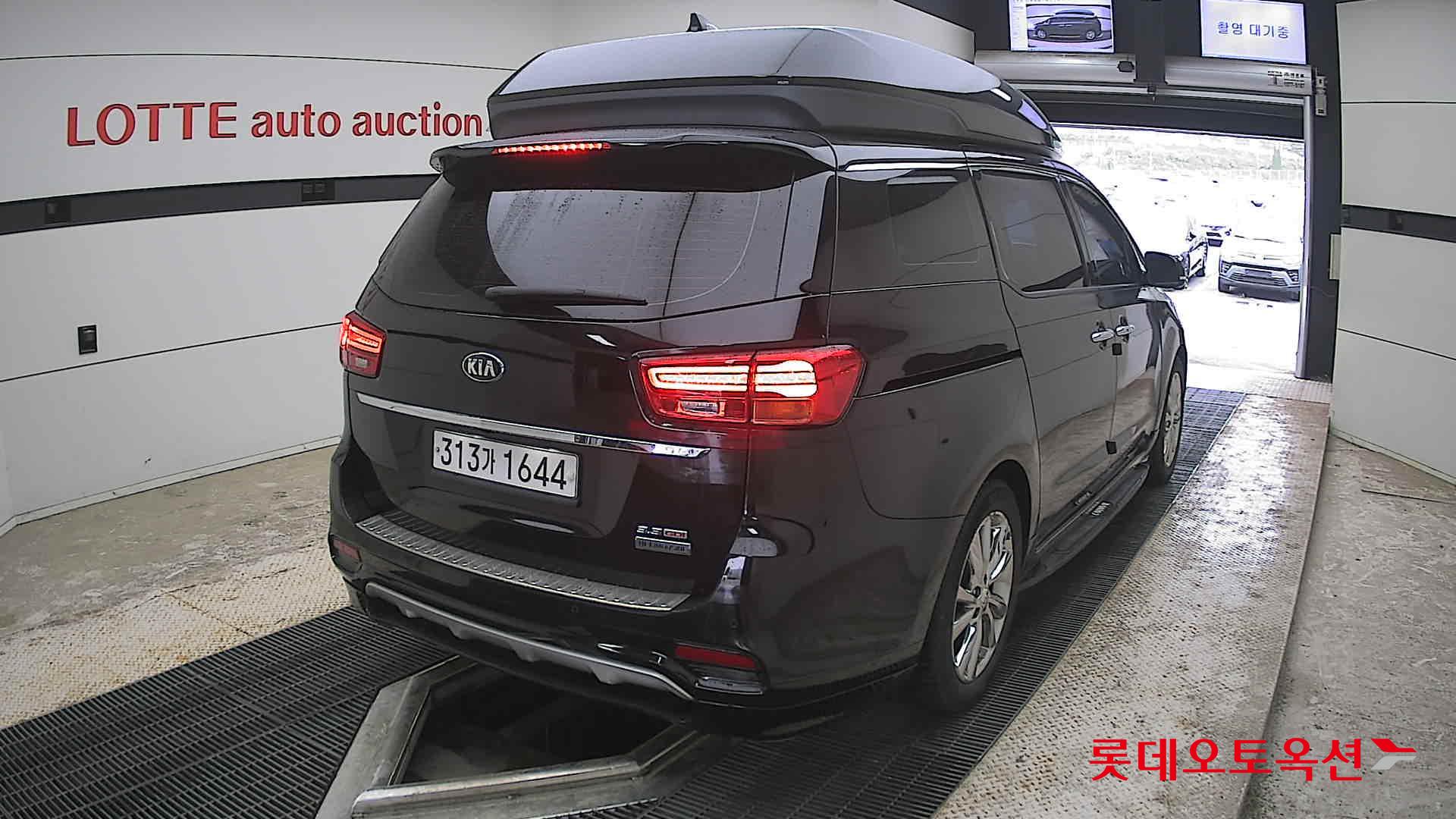Kia New Carnival - 18