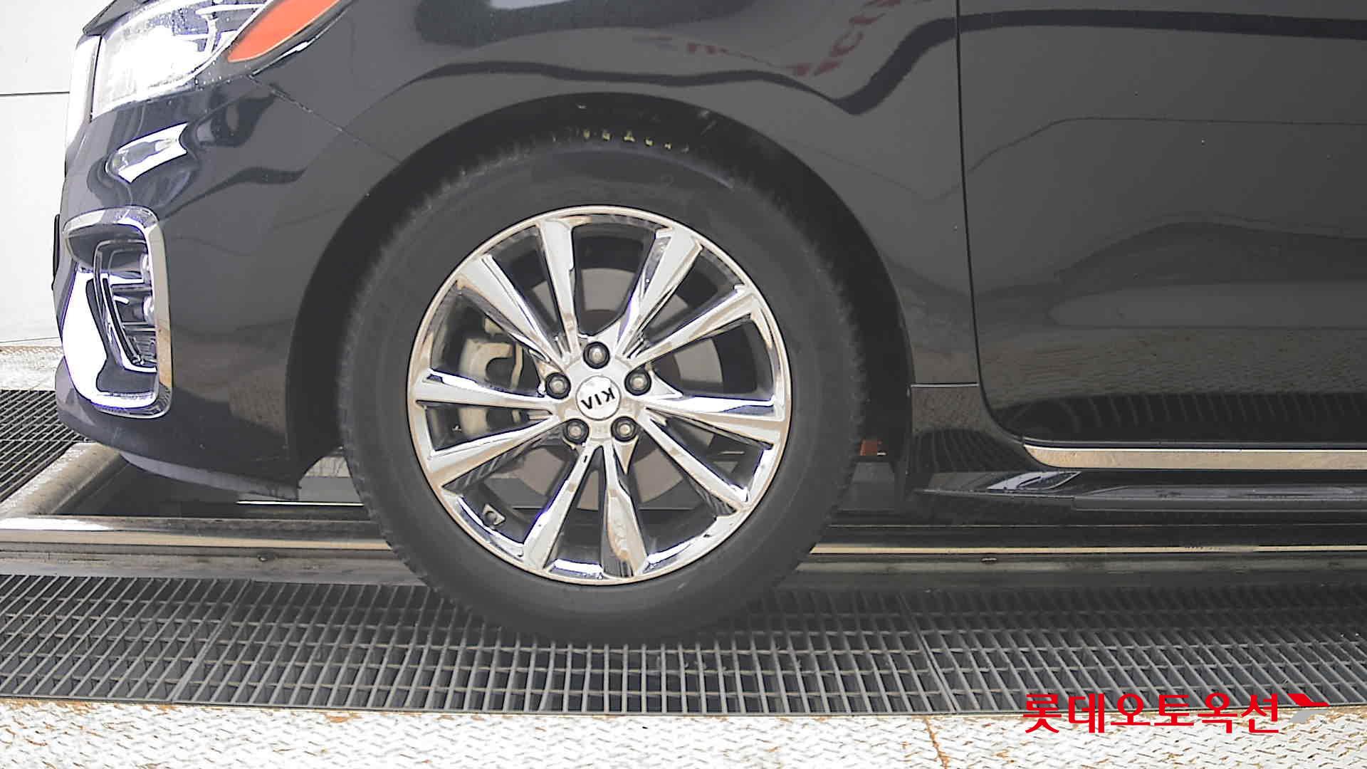 Kia New Carnival - 25