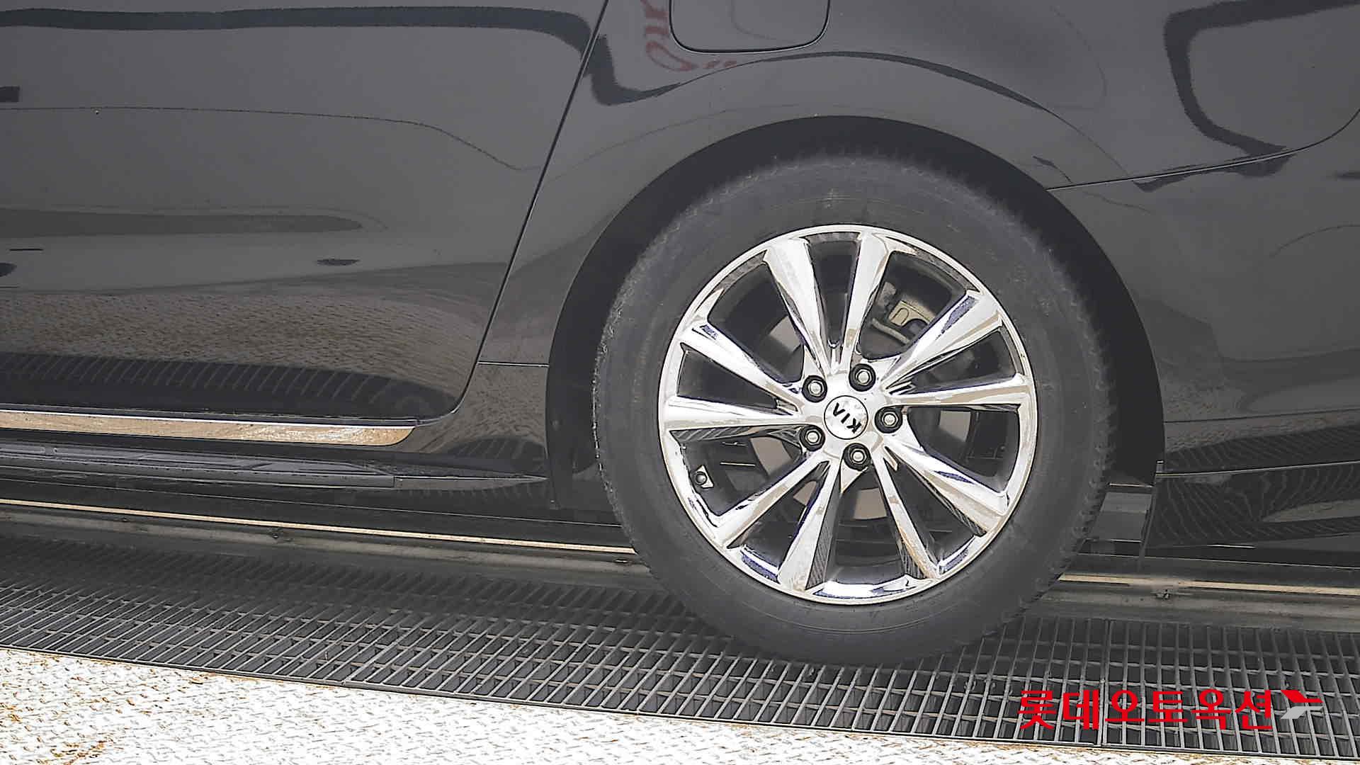 Kia New Carnival - 26