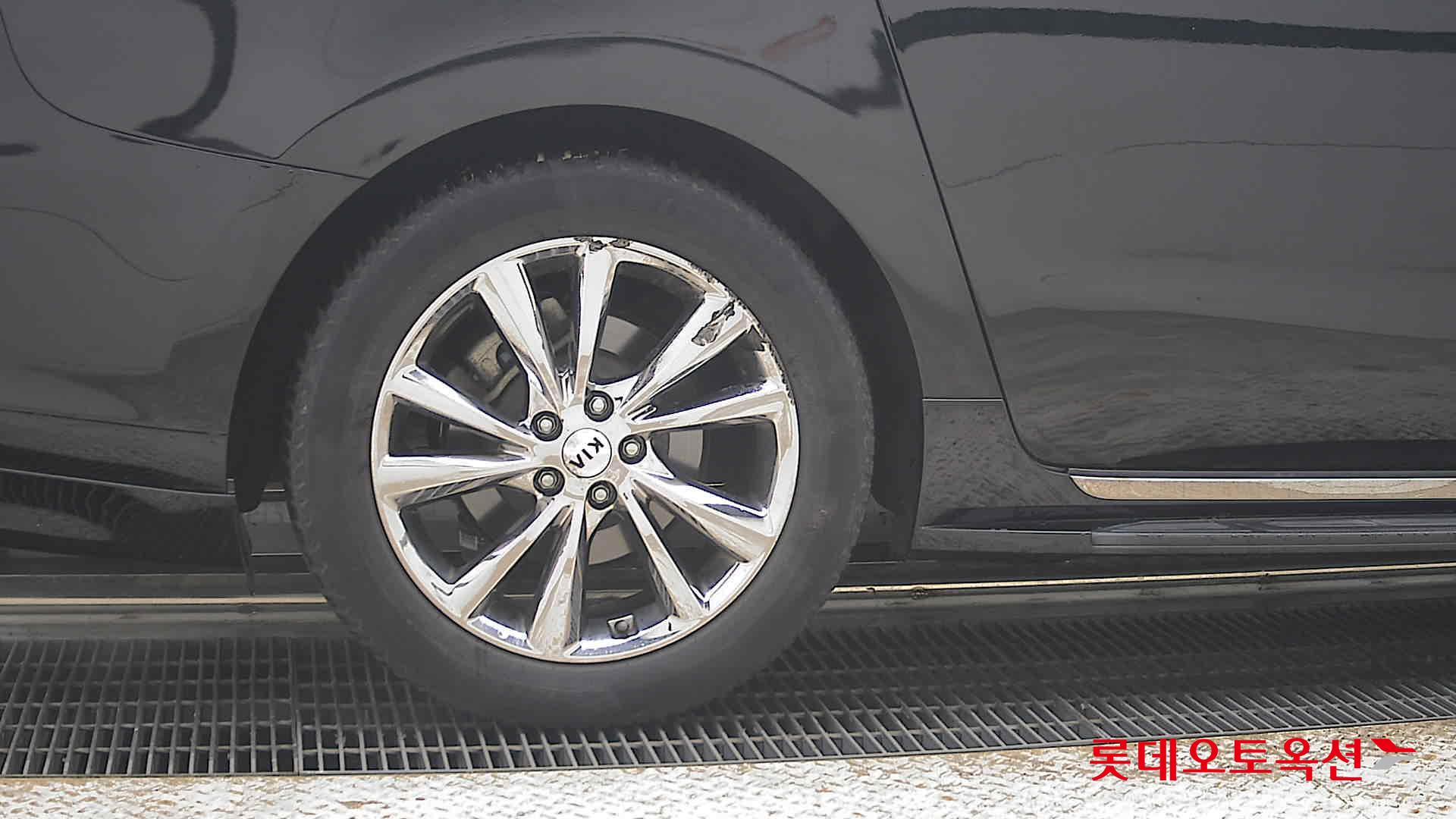 Kia New Carnival - 28