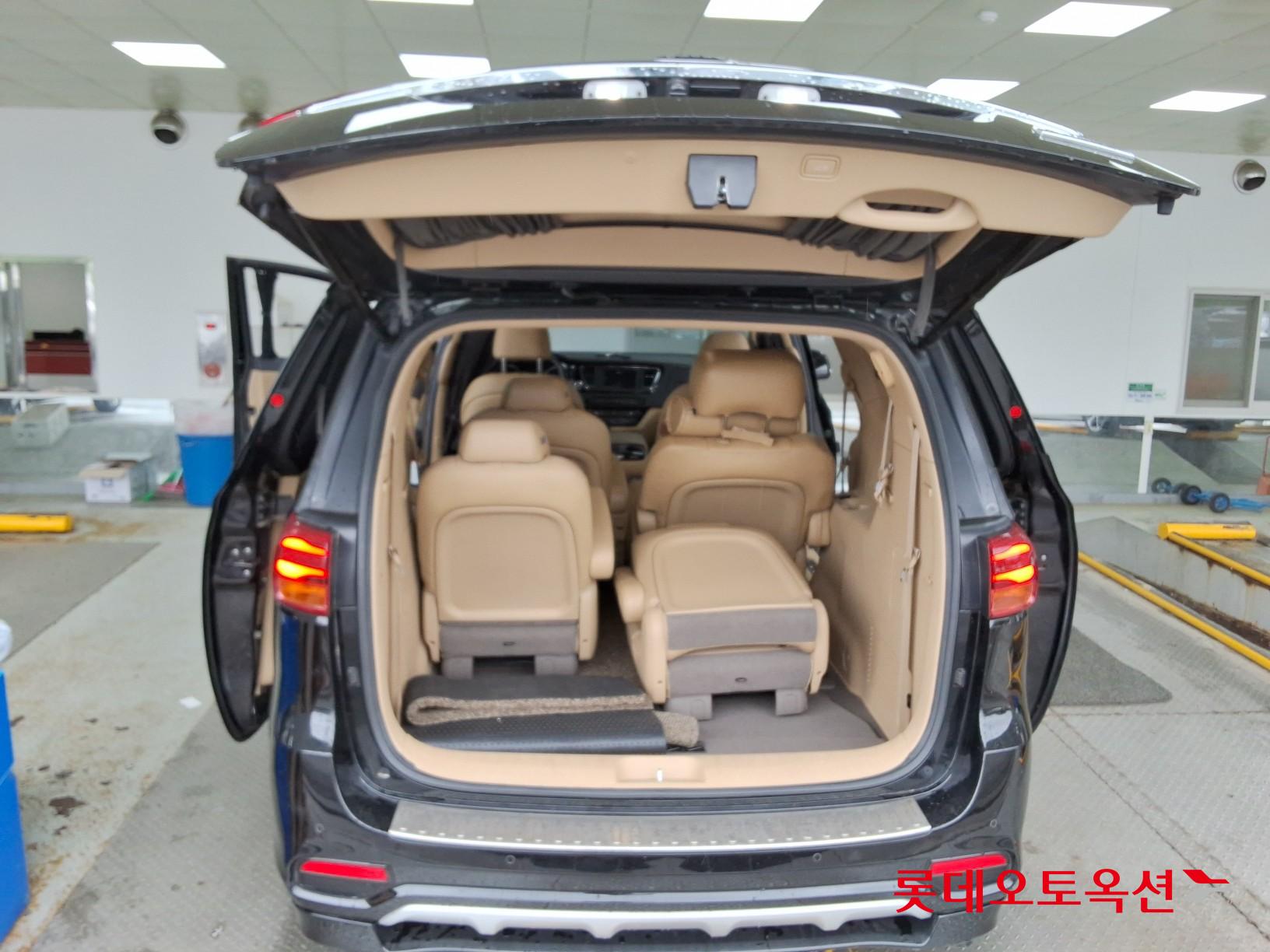 Kia New Carnival - 9