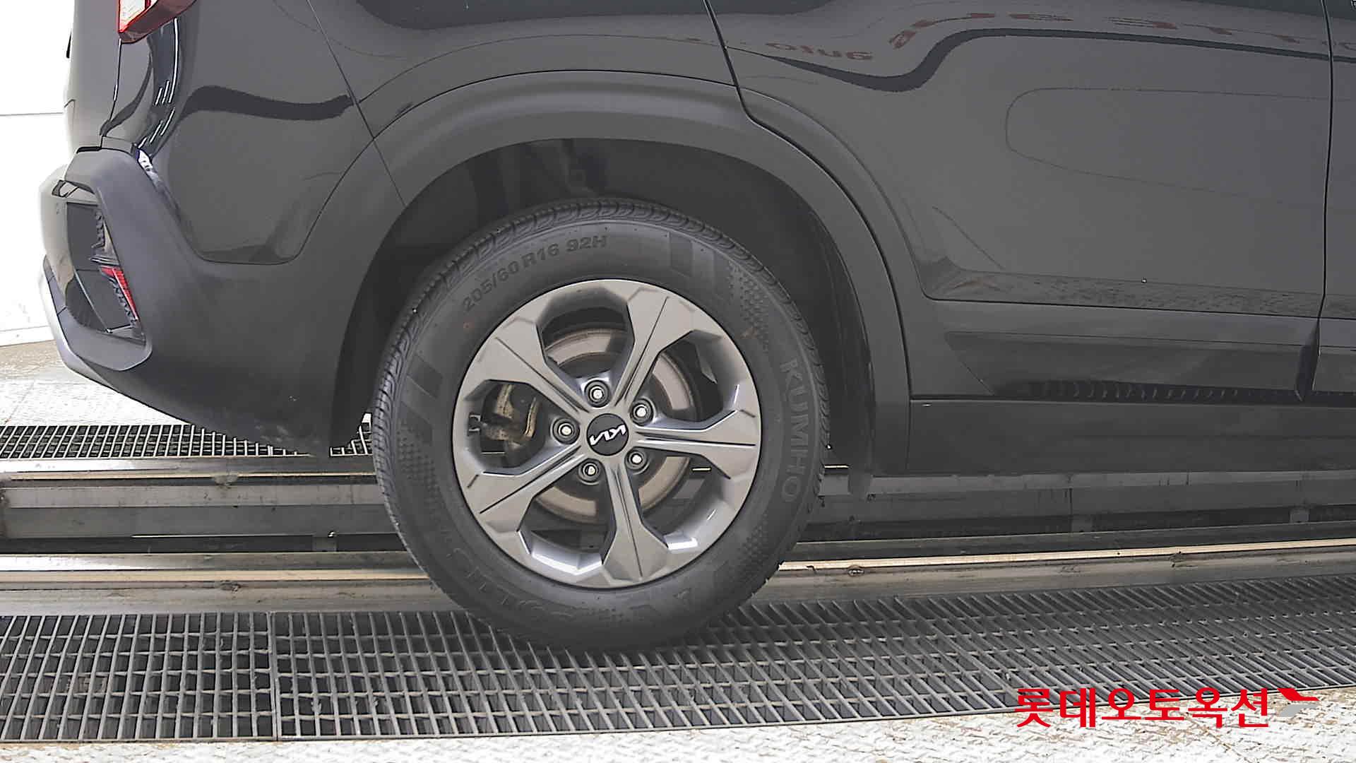 Kia Seltos - 28
