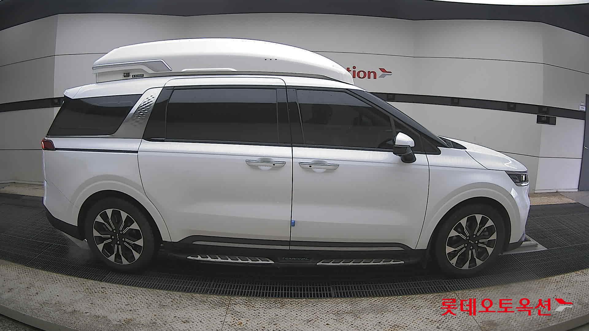 Kia Carnival - 21