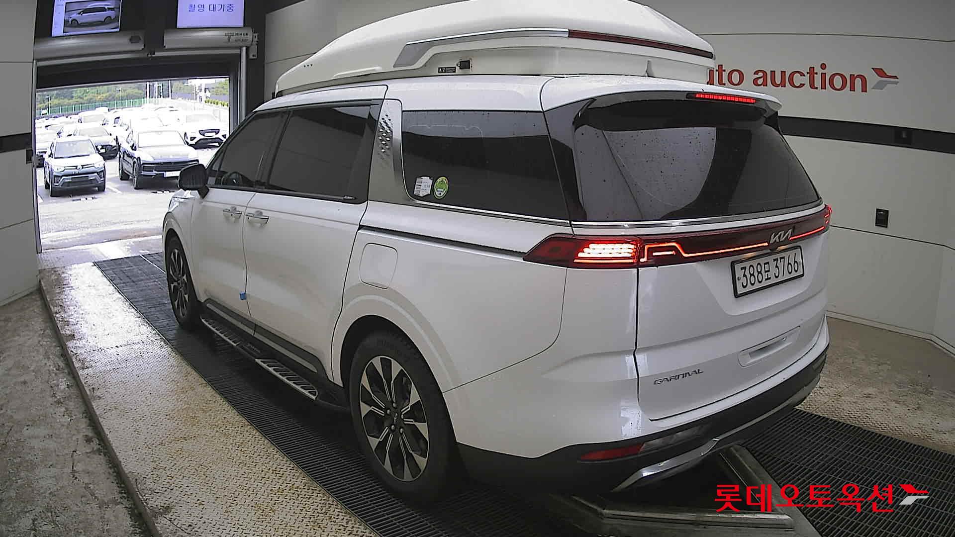 Kia Carnival - 4