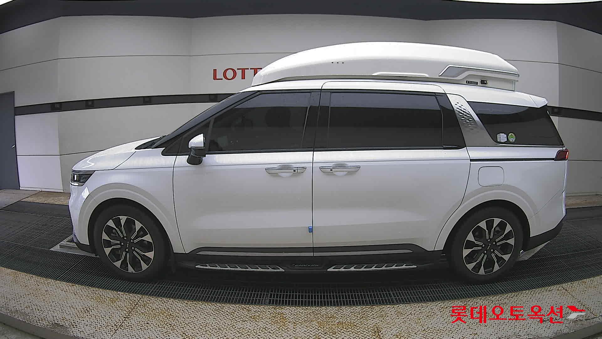 Kia Carnival - 13