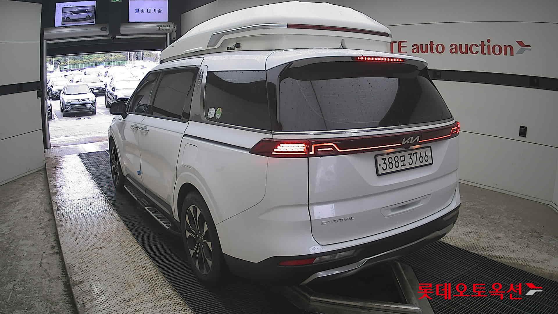 Kia Carnival - 16