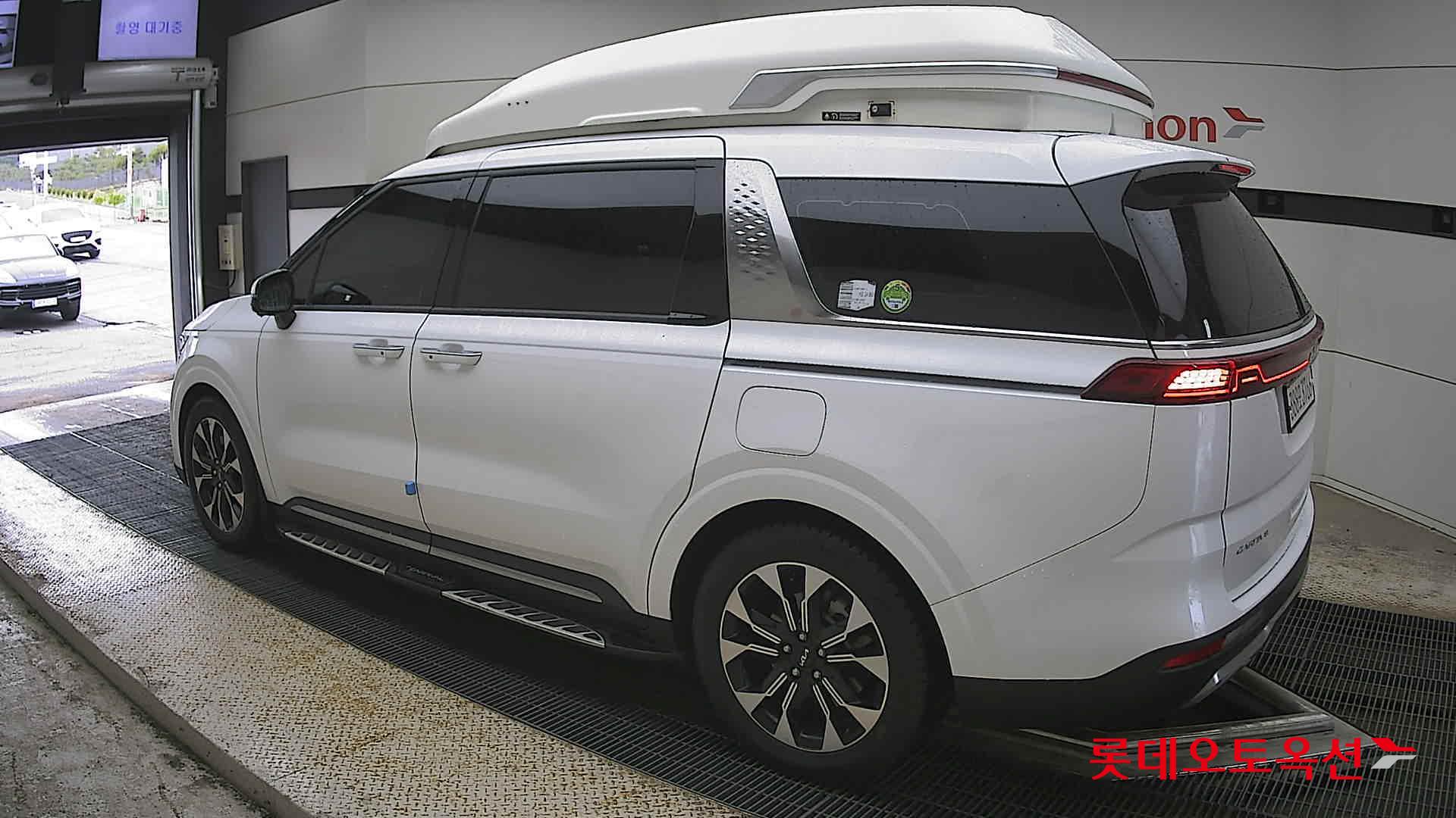 Kia Carnival - 15