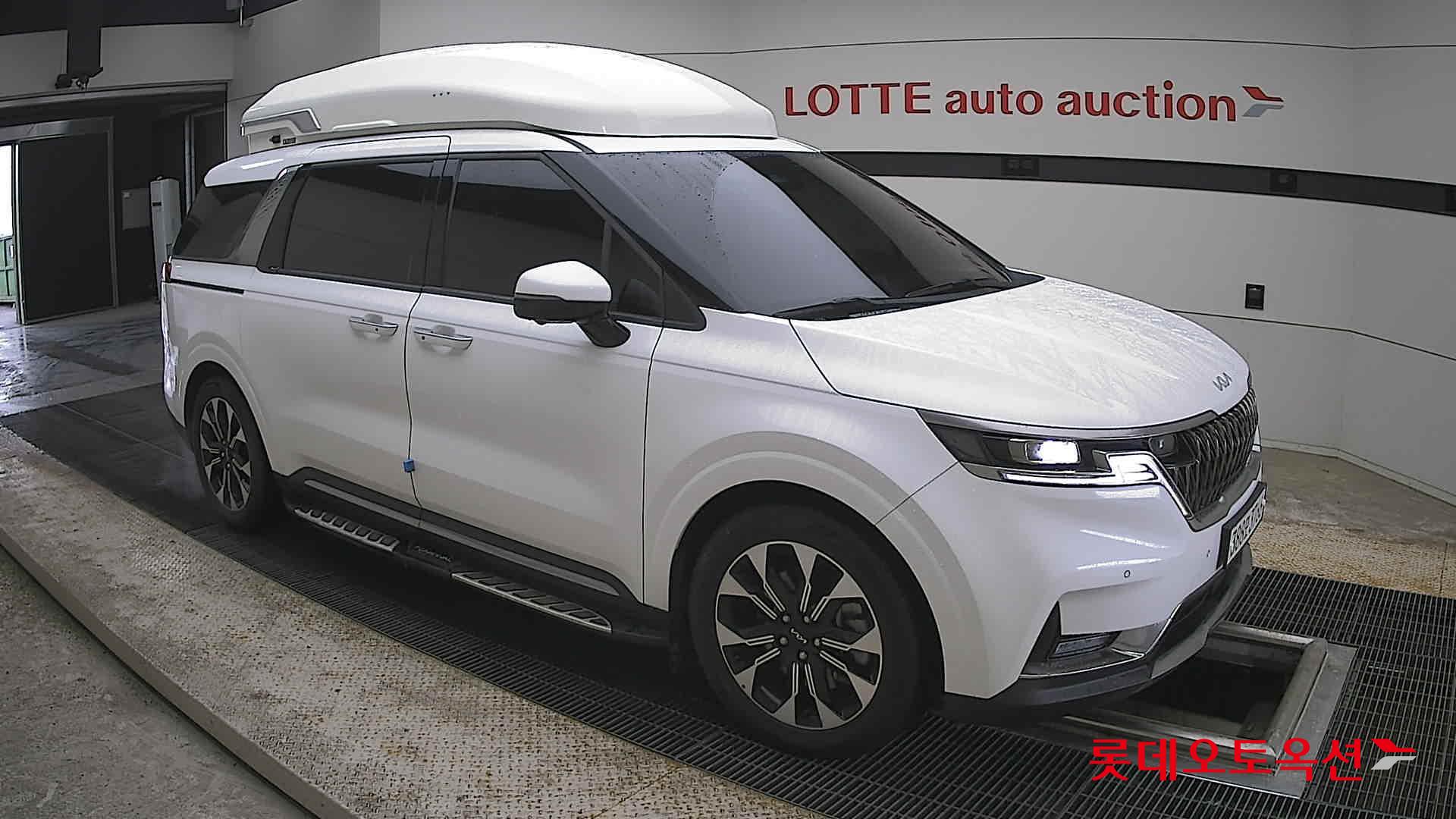 Kia Carnival - 23