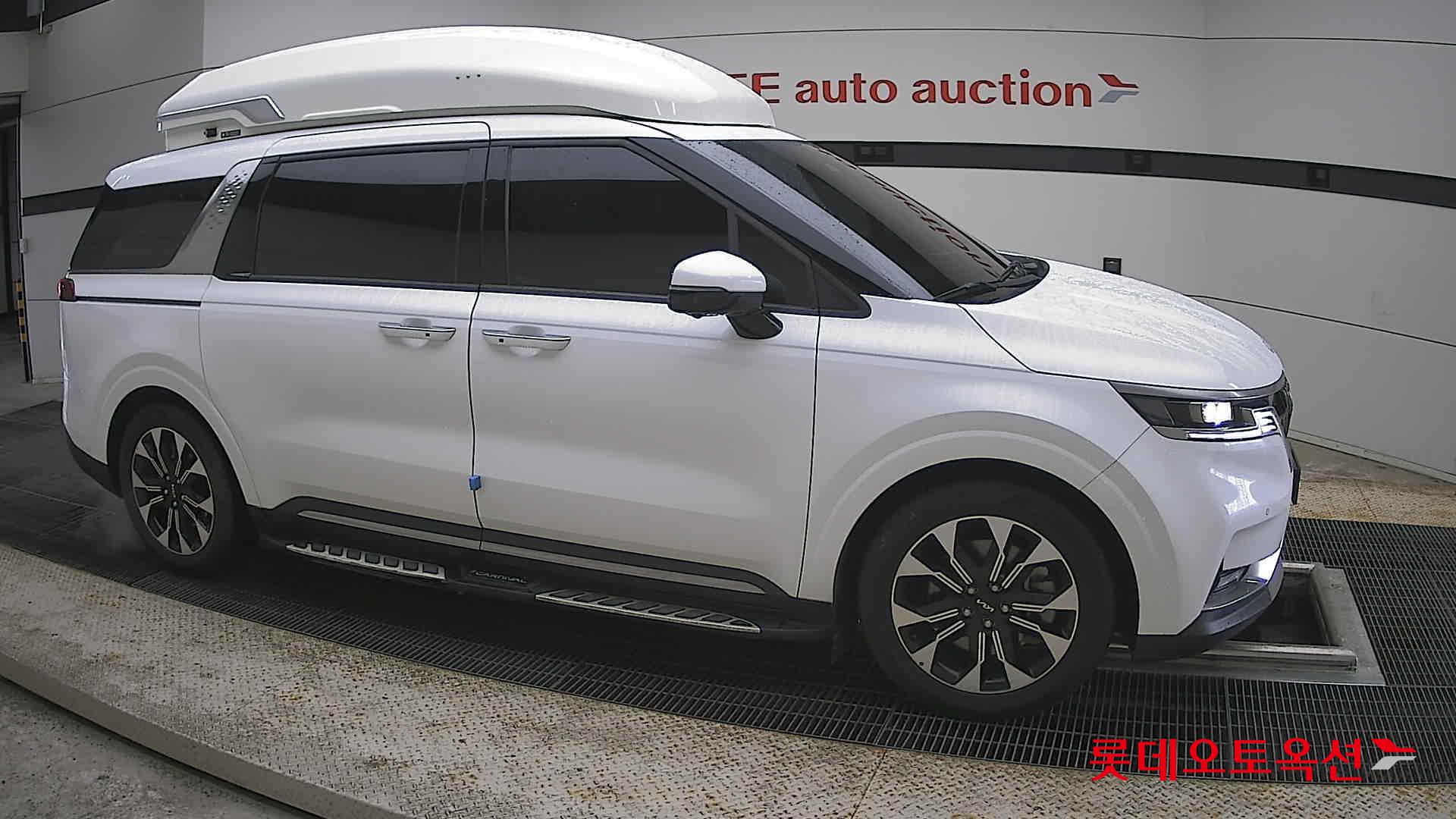 Kia Carnival - 22