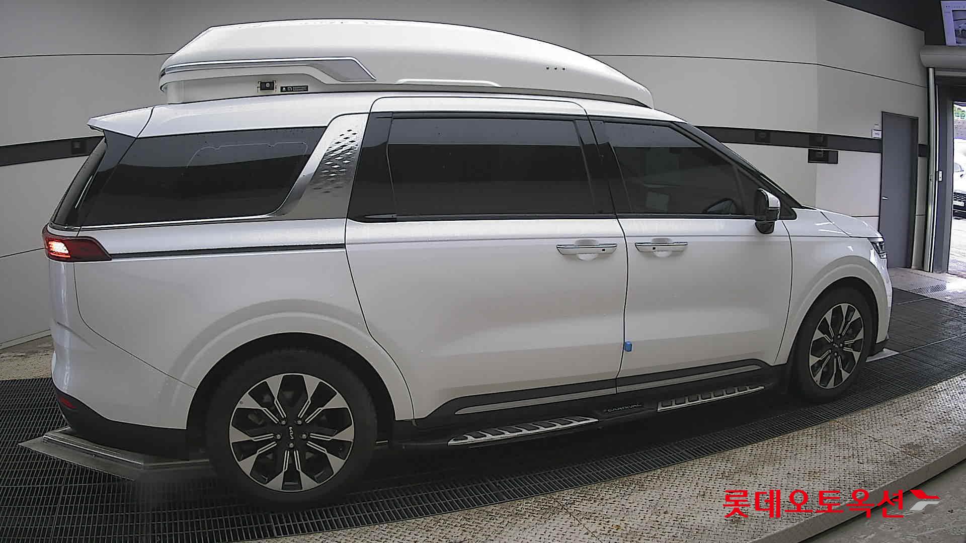 Kia Carnival - 20